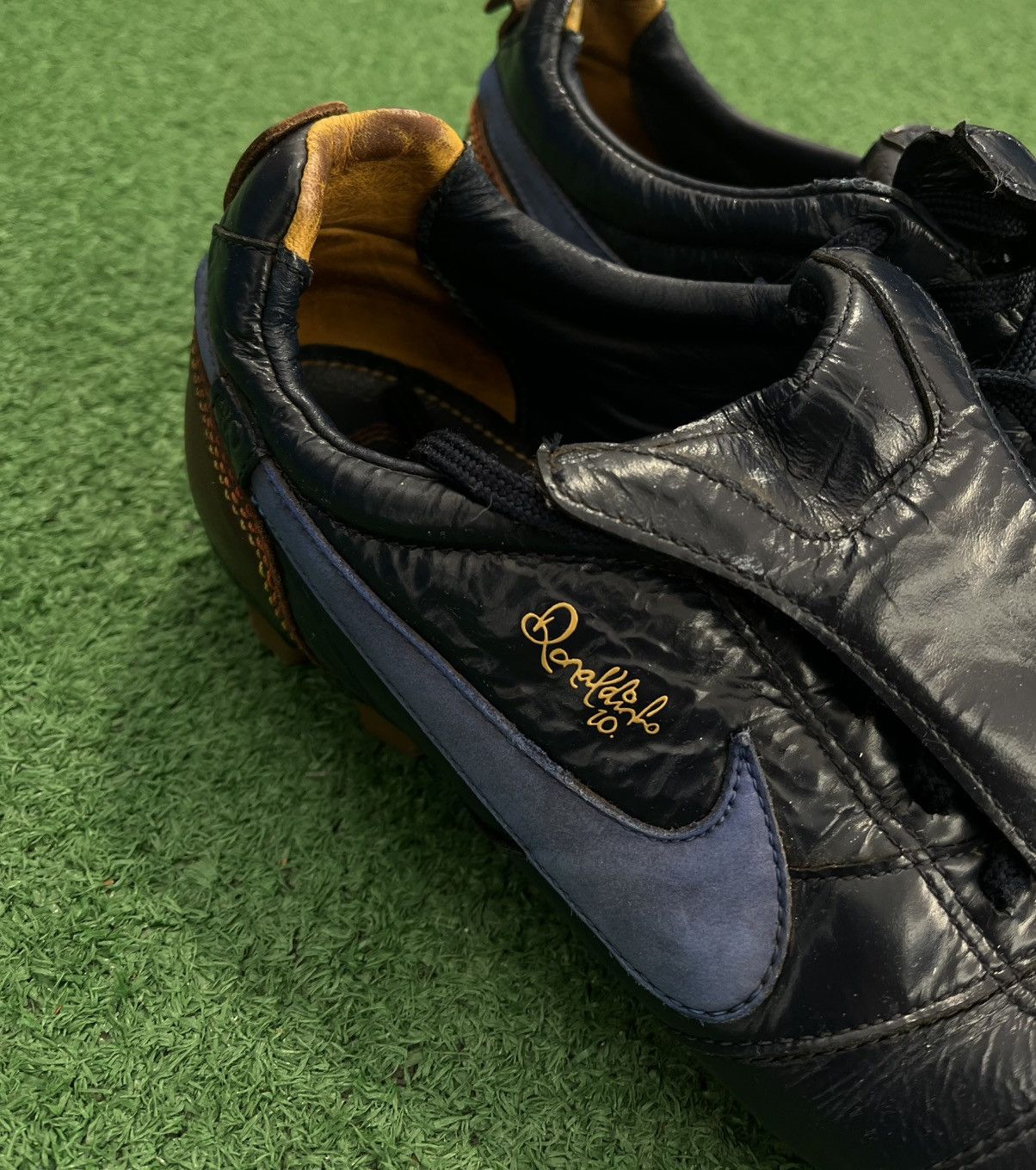Nike × Vintage Nike tiempo Ronaldinho R10 Soccer Trainers Rare Football Size US 10 / EU 43 - 2 Thumbnail
