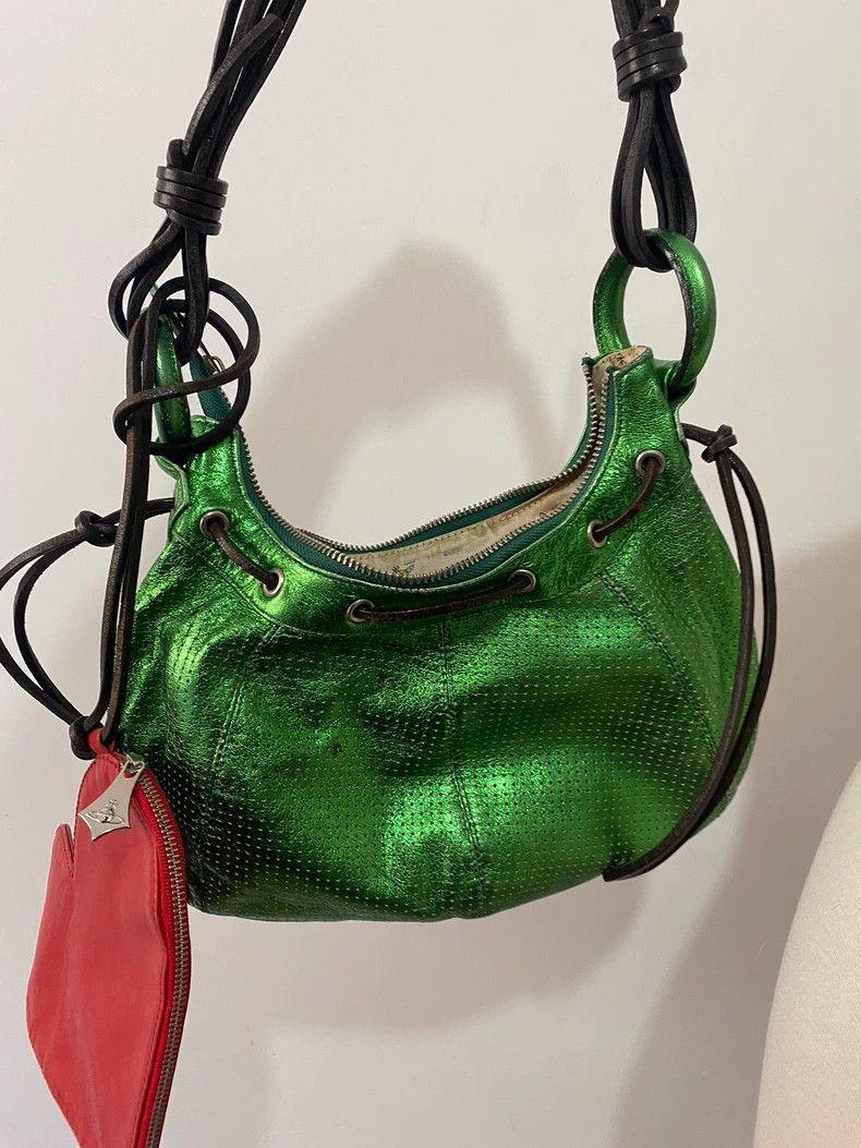 Vivienne Westwood size os Qianxi wind power green locomotiv