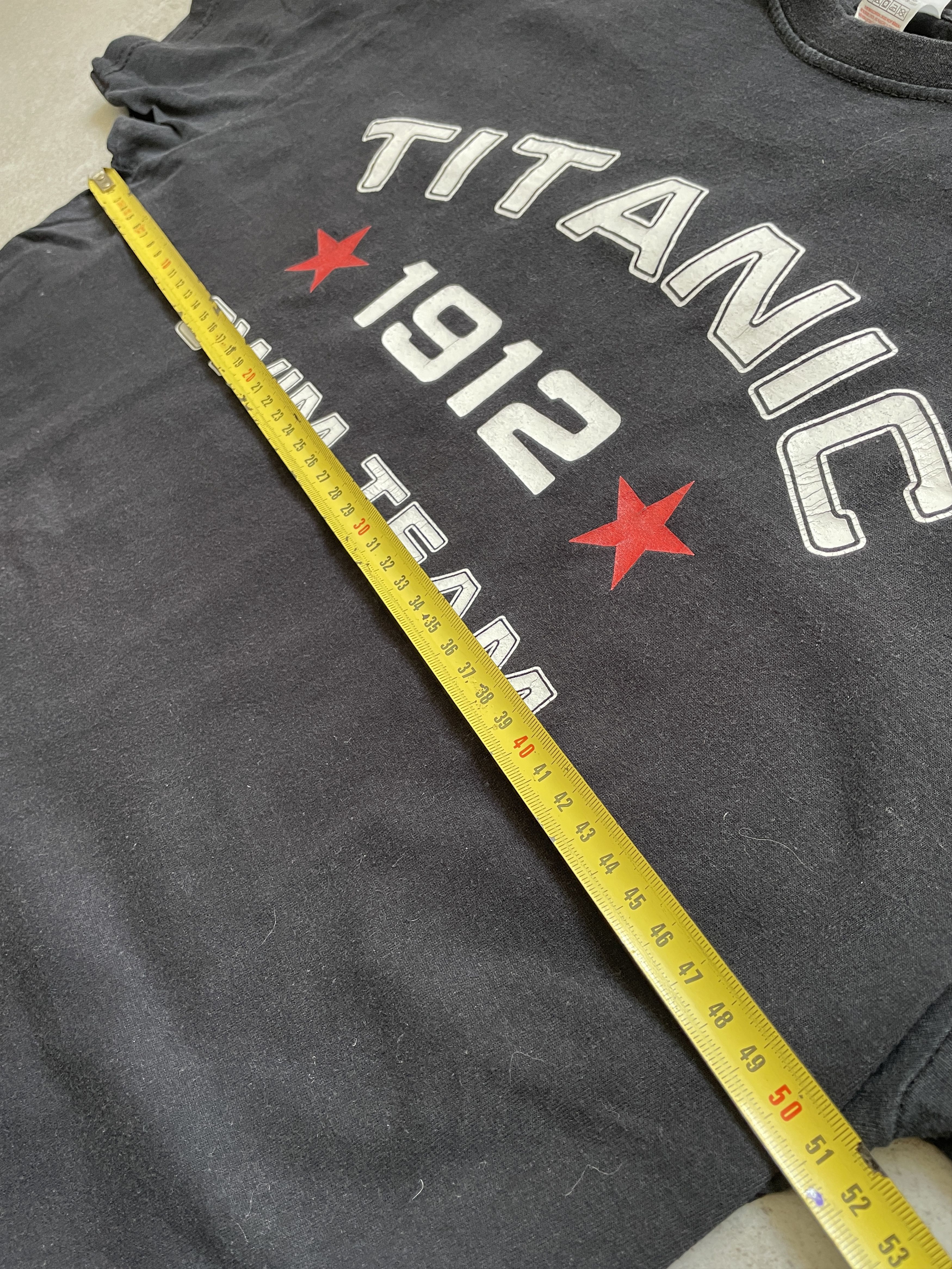Universal Studios Y2K TITANIC MOVIE PARAMOUNT SWIMTEAM BLACK HUMOR TEE Size US L / EU 52-54 / 3 - 3 Thumbnail