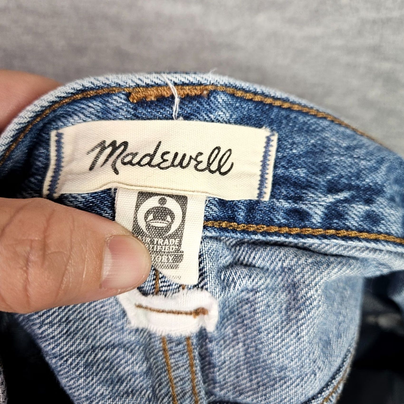 Madewell Madewell Women Baggy Jean Shorts Denim Relaxed Fit Size 27 Blue Distressed? No—Solid 100% Cotton Mid Rise Button Front Casual Vintage No Size 27" / US 4 / IT 40 - 6 Thumbnail
