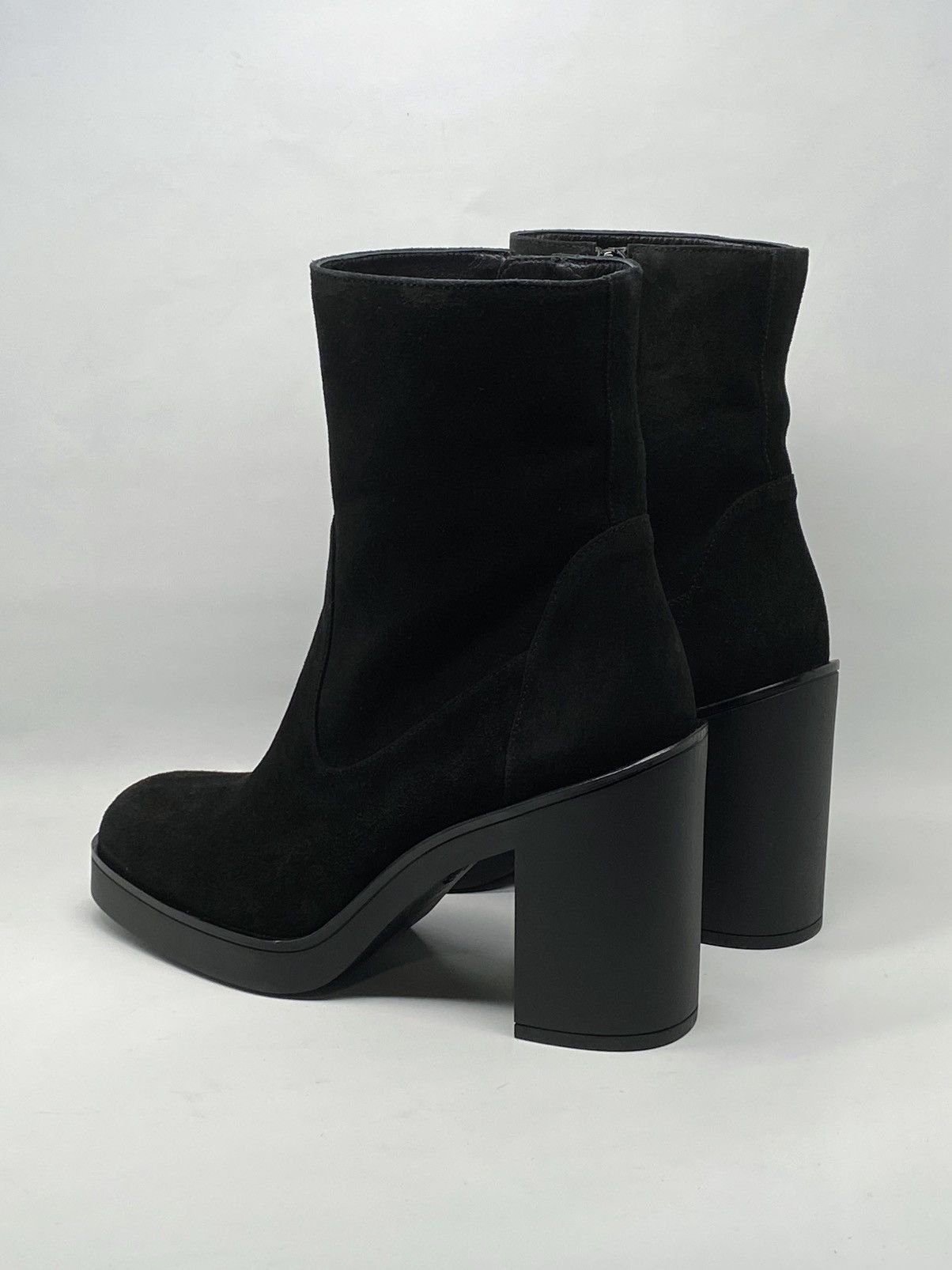 Stuart Weitzman Stuart Weitzman Suede Platform Zipped Booties size 9.5 Size US 9.5 / IT 39.5 - 8 Thumbnail