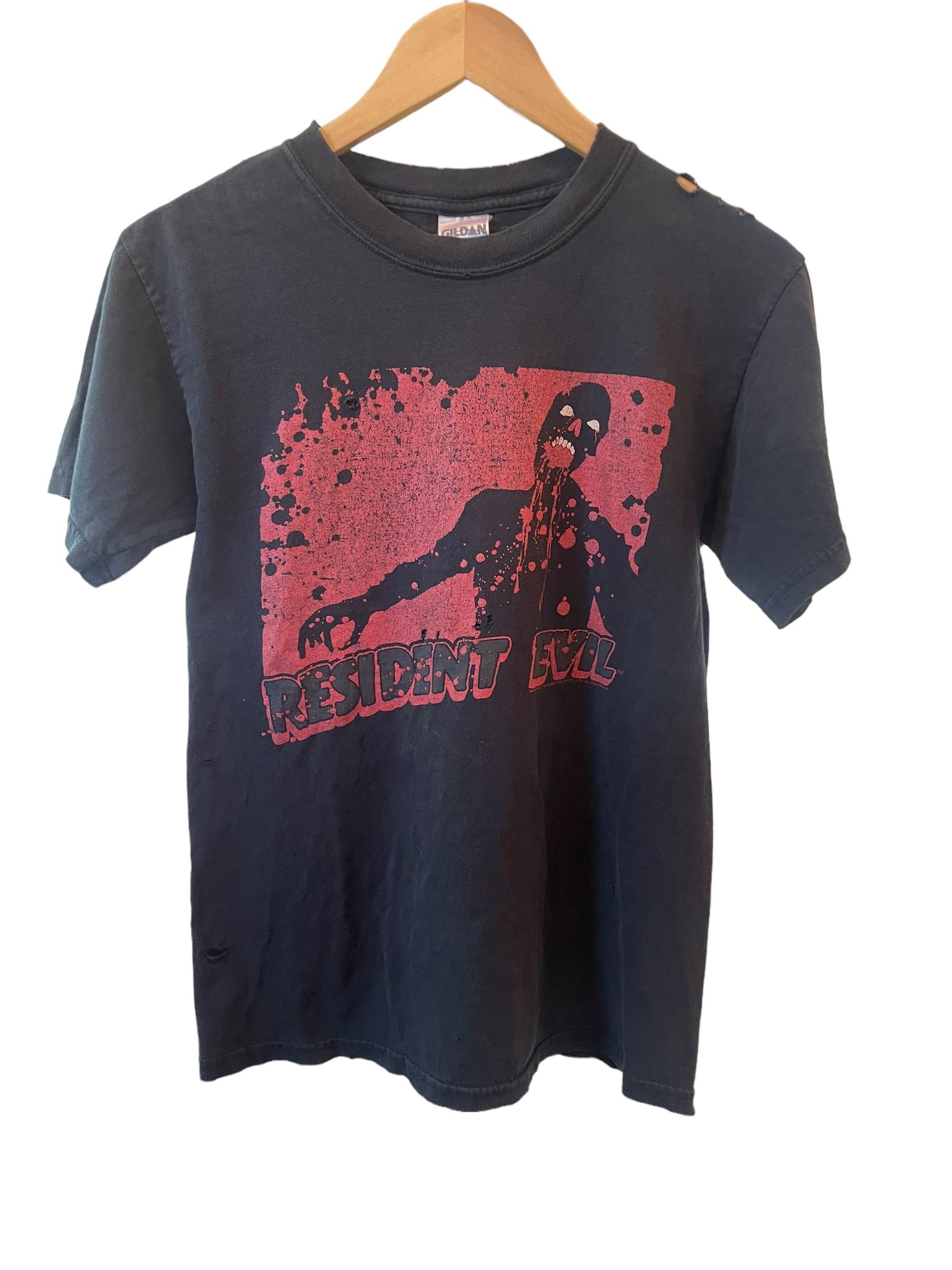 Gildan × Vintage Trashed 2005 Resident Evil Capcom T-shirt | Grailed