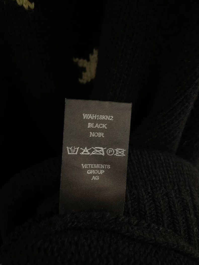 Vetements Vetements 2018 A/W EU 12 Stars Black Destroyed High Neck O Size US XS / EU 42 / 0 - 5 Thumbnail