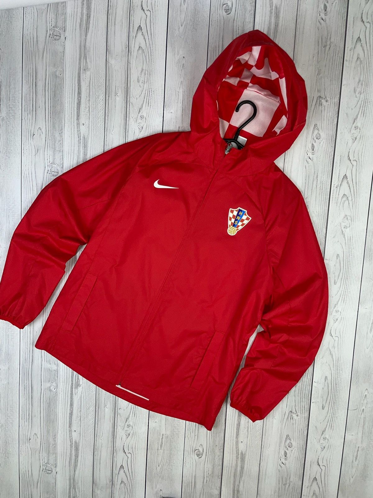 Nike Vintage nike Croatia soccer jacket size M red rare Size US M / EU 48-50 / 2 - 1 Thumbnail