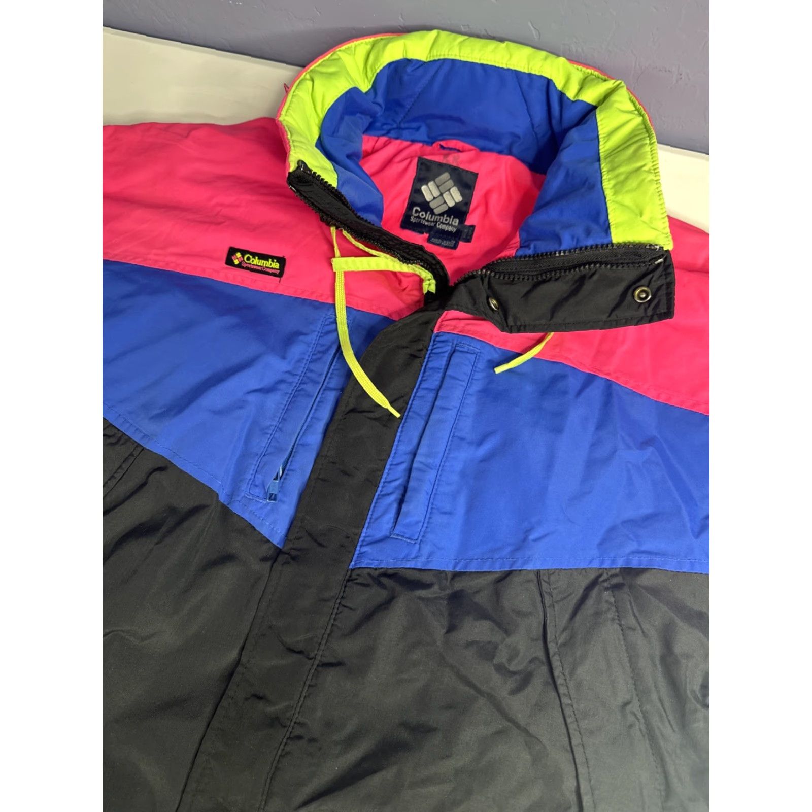 Vintage VINTAGE Columbia Windbreaker Jacket Men L Pink Neon Green Black Nylon Regular Size US L / EU 52-54 / 3 - 8 Thumbnail