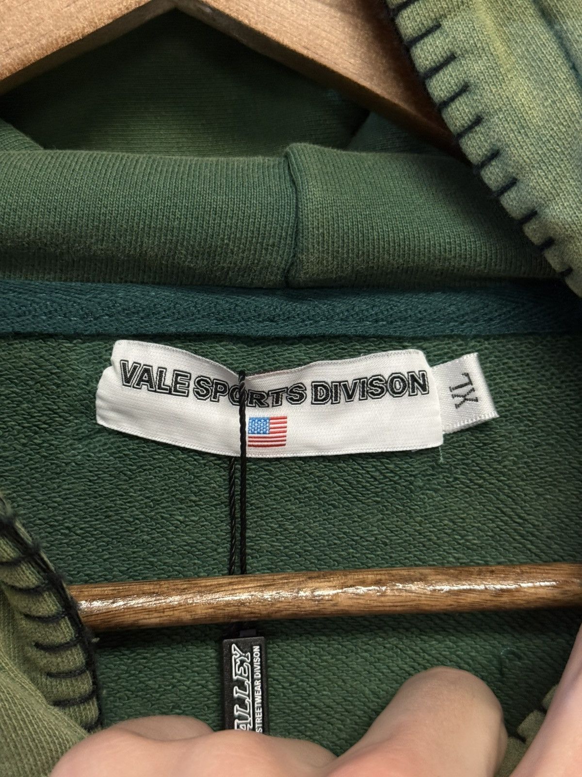 Vale Valley Green Pullover Hoodie Size XL (NEW) Size US XL / EU 56 / 4 - 10 Thumbnail