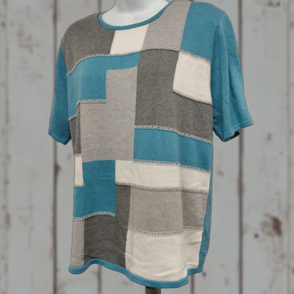 Vintage VINTAGE Alfred Dunner Blouse Women's L Blue White & Gray Blocked Short Sleeve Geometric Knit Crewneck Pullover Regular Sleeves Womens Size L / US 10 / IT 46 - 1 Thumbnail