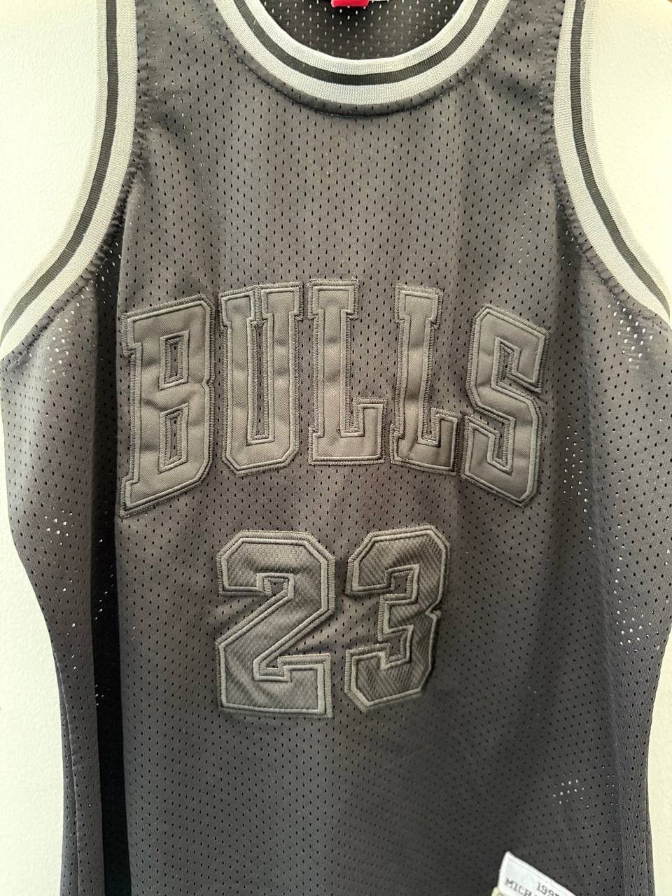 Mitchell & Ness Michael Jordan Bulls Jersey New Medium Size US M / EU 48-50 / 2 - 2 Thumbnail