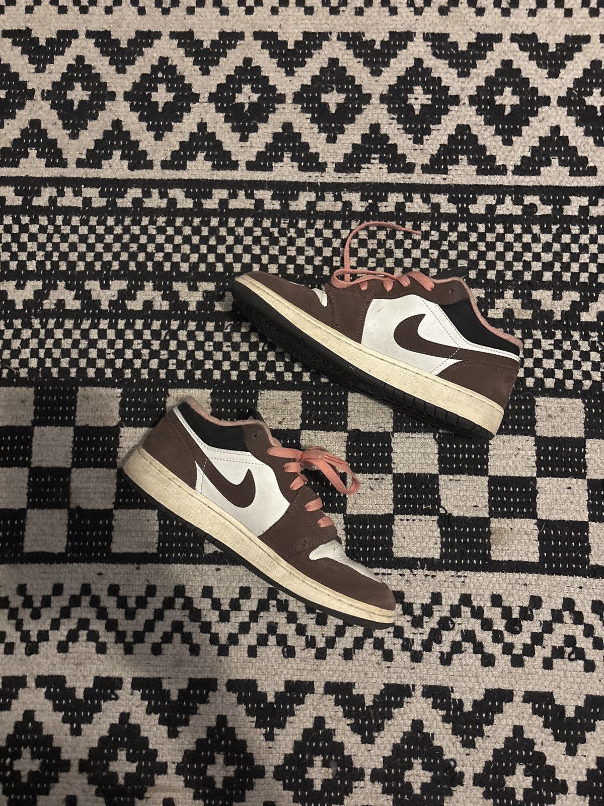 Jordan Brand Jordan 1 Low “Mocha” Brown Size US 6.5 / EU 39-40 - 3 Thumbnail