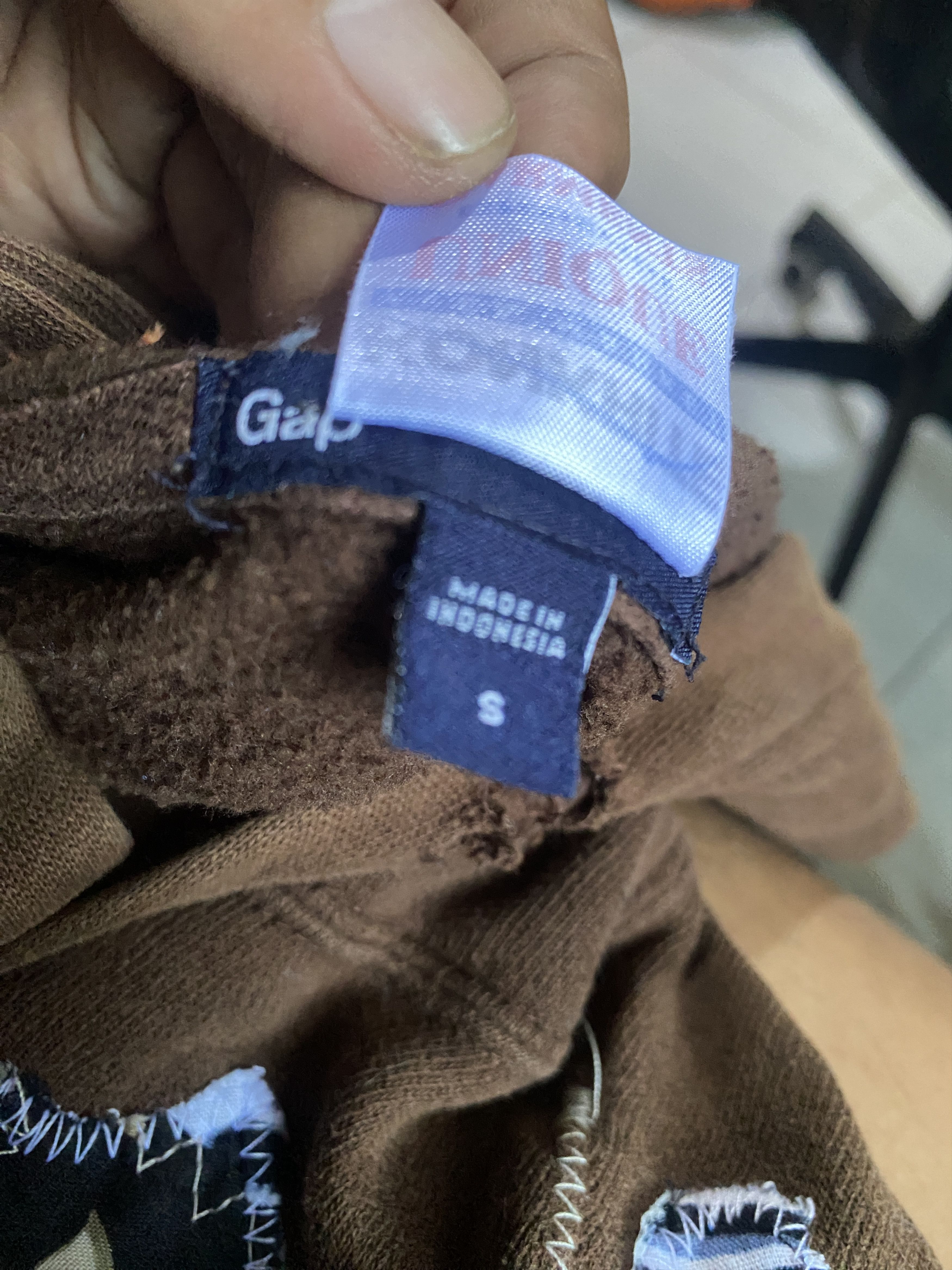 Gap × Handmade 1 OF 1 REWORKED GAP BATIK PATCHWORKS HOODIE SIZE S FIT M Size US S / EU 44-46 / 1 - 7 Thumbnail