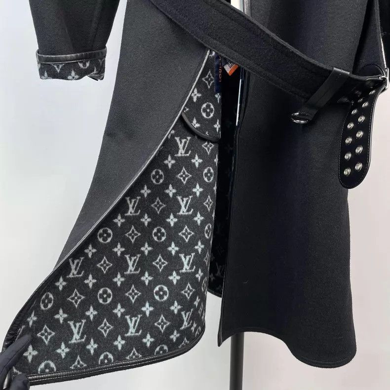 Louis Vuitton Louis Vuitton Black long coat with full print of presbyopi Size L / US 10 / IT 46 - 3 Thumbnail