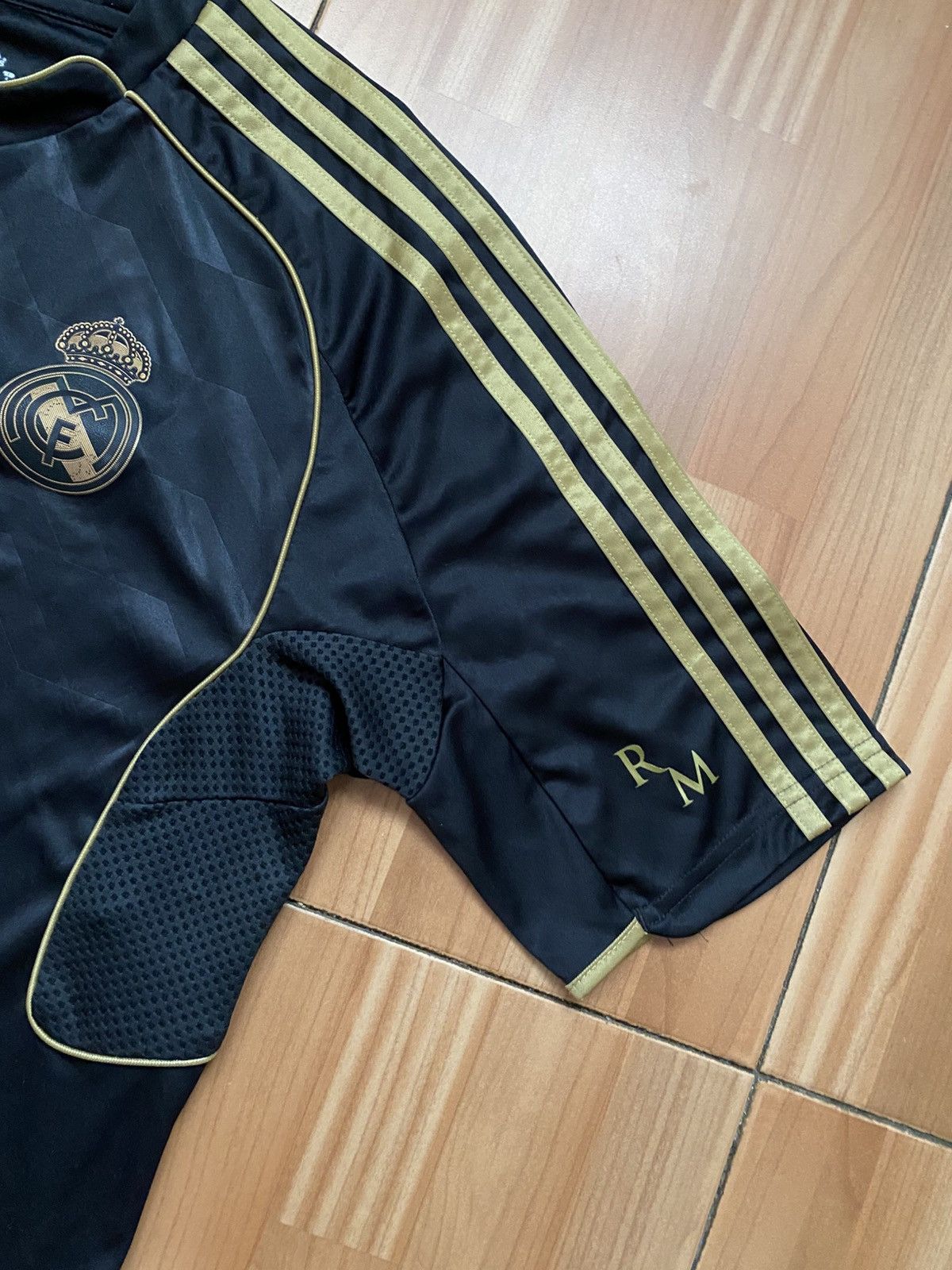 Adidas Adidas Real Madrid 2011/12 Training Football Shirt Size US S / EU 44-46 / 1 - 4 Thumbnail