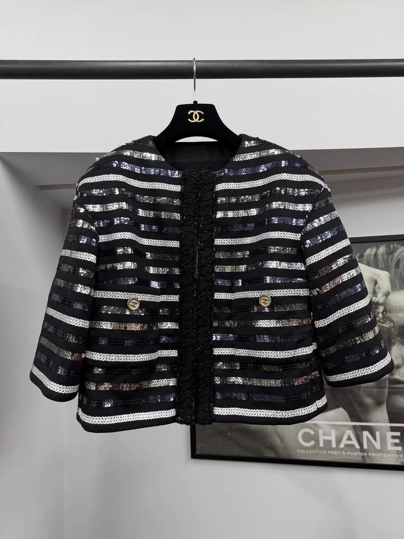 Chanel Chanel Black and white sequin striped short jacket Size XS / US 0-2 / IT 36-38 - 1 Thumbnail
