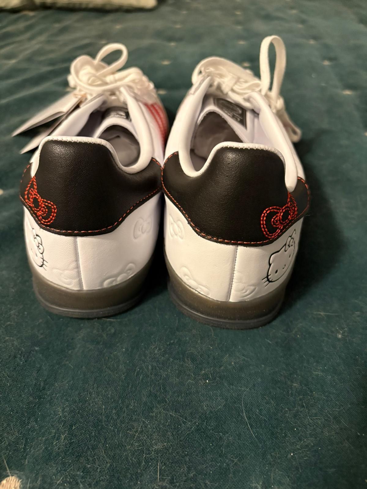 Adidas Adidas & Hello Kitty Gazelle Size US 9.5 / IT 39.5 - 3 Thumbnail
