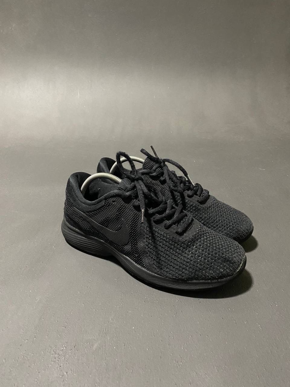 Nike Nike Revolution 4 Size US 7 / EU 40 - 1 Thumbnail