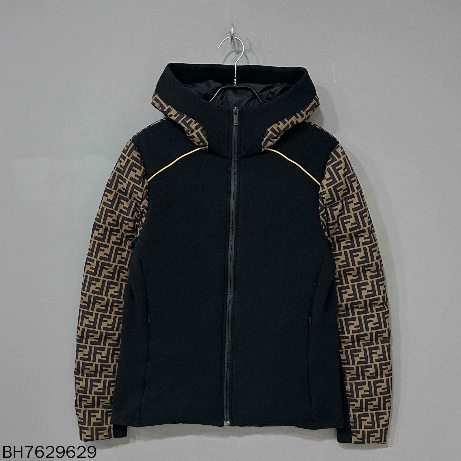 Fendi thin printed zip-up down jacket Size US M / EU 48-50 / 2 - 1 Thumbnail
