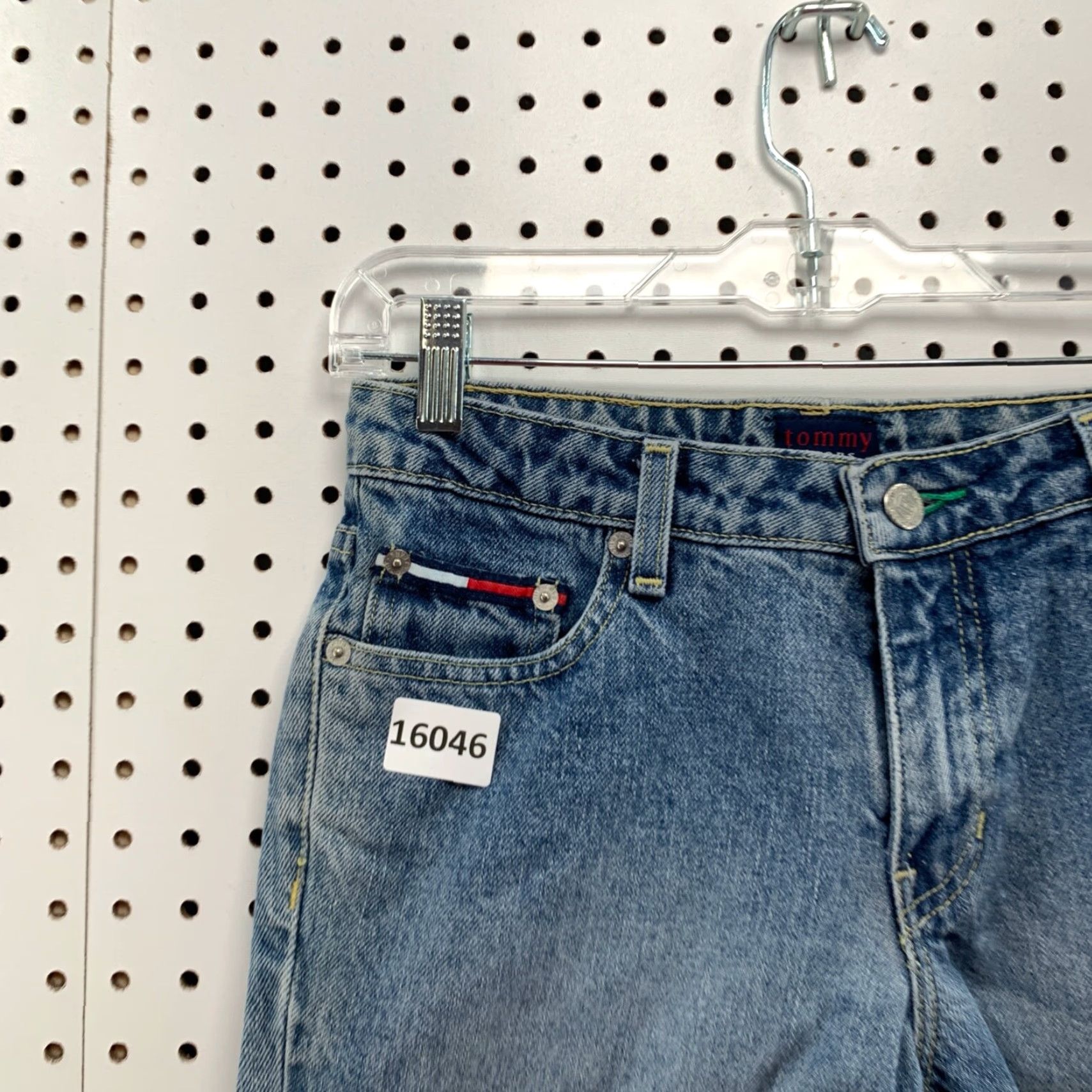 Tommy Hilfiger VINTAGE Tommy Hilfiger Womens Capri Jeans Size 3 Blue Raw Hem 28" x 17" Size 26" / US 2 / IT 38 - 3 Thumbnail