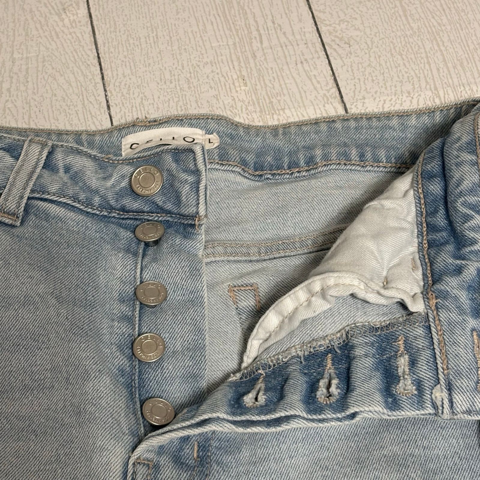 Other Cello Light Wash Distressed Denim Shorts Size Large Size 31" - 9 Thumbnail