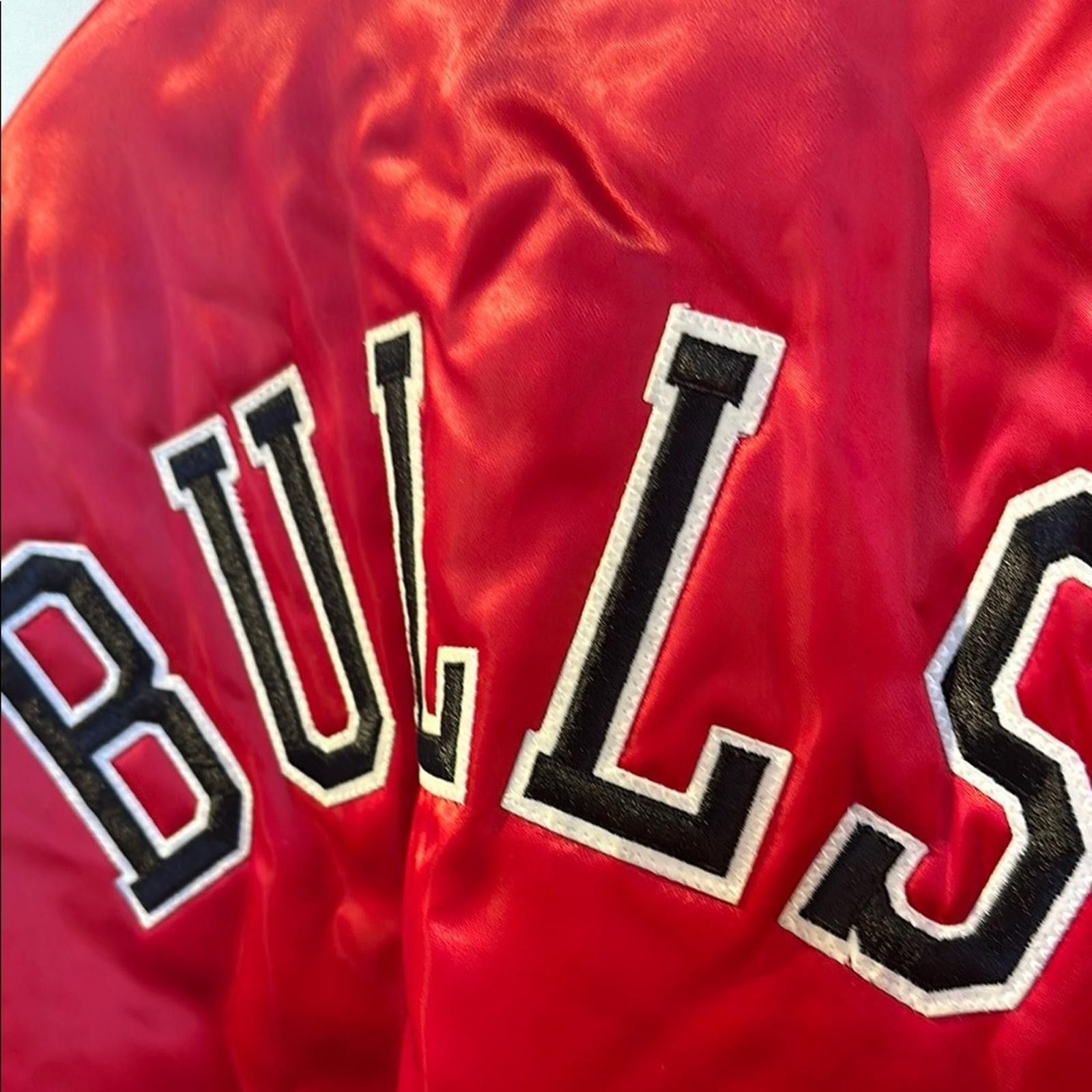 Swingster Vintage Chicago Bulls Red Satin Jacket Size US XL / EU 56 / 4 - 4 Thumbnail