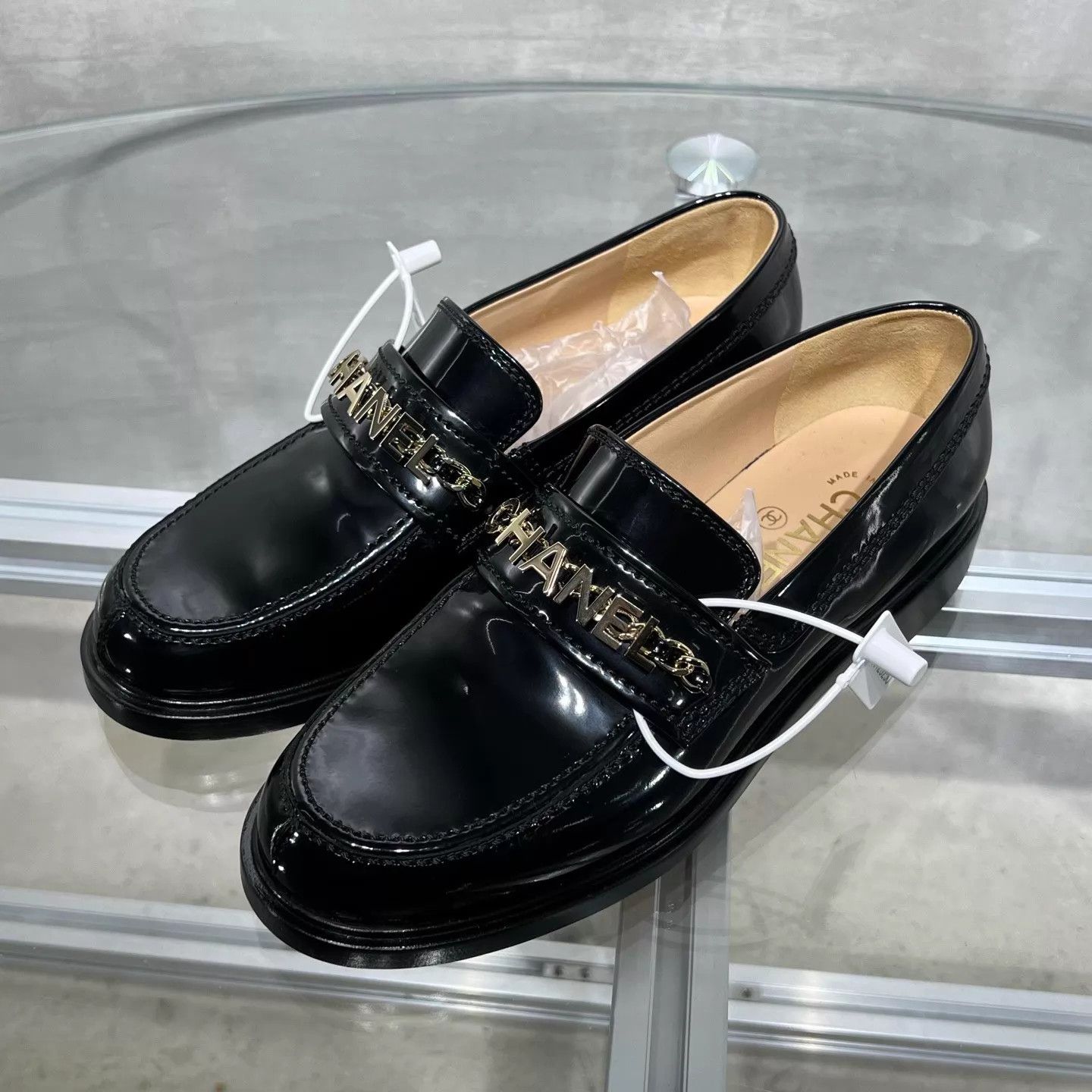 Chanel Chanel Black Gold Logo Loafer 37.5 Size US 7 / IT 37 - 2 Thumbnail