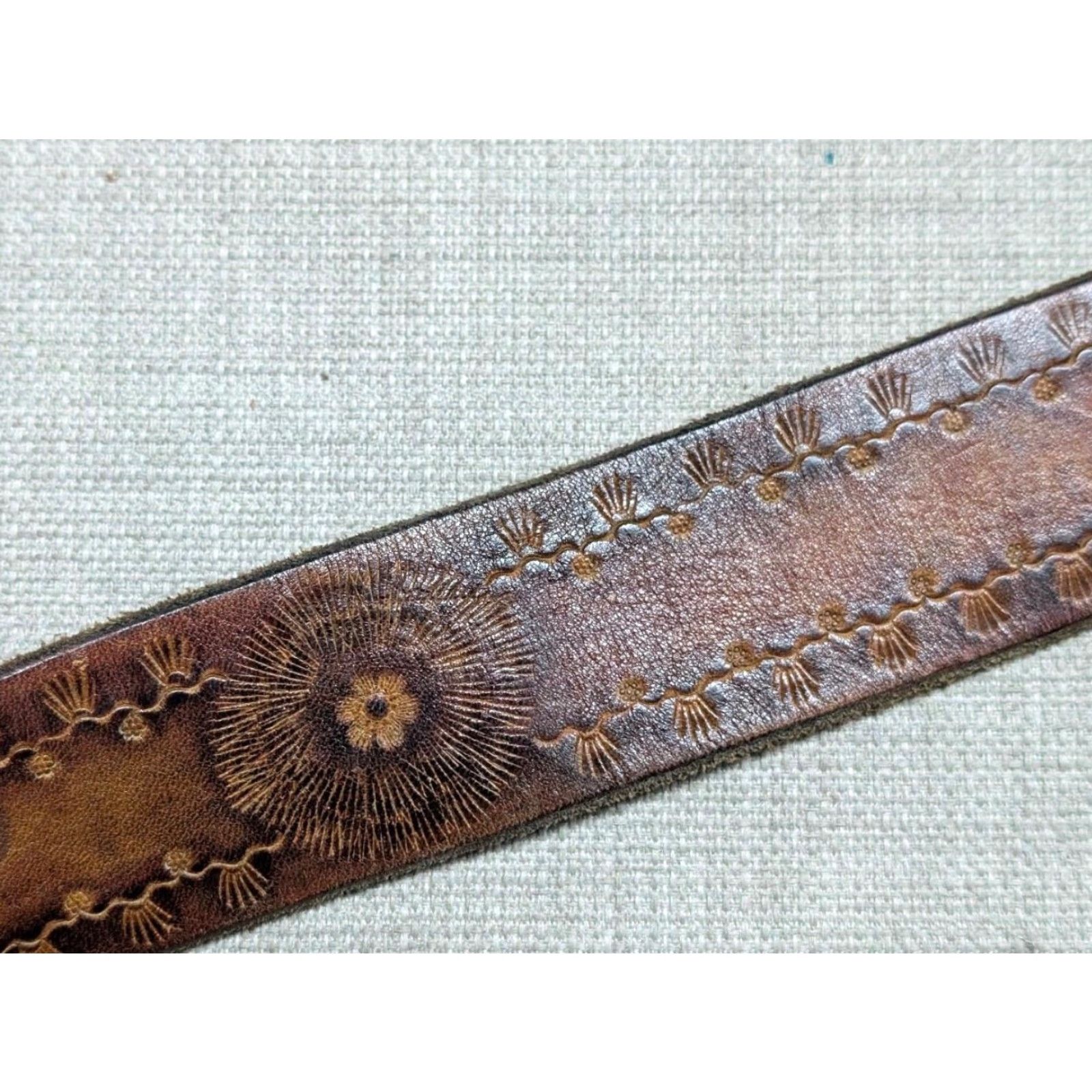 Vintage VINTAGE leather belt Western belt Tooled brown 30 30/32 1-5/8" Buckle snaps Mens 1970s Brutalist Hippie Boho Chenille Size 30 - 5 Thumbnail