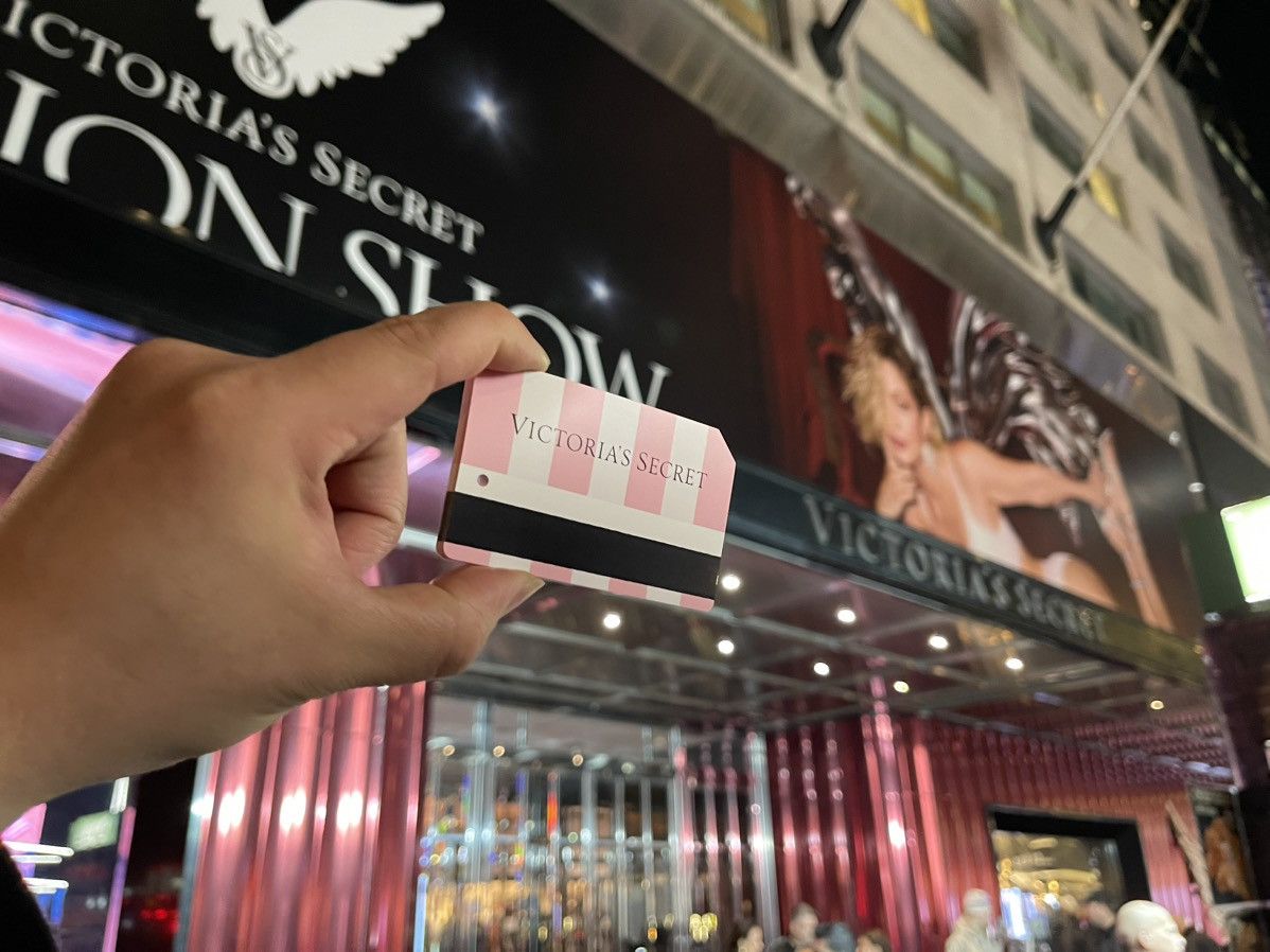 Victoria's Secret Victoria’s Secret Metrocards Size ONE SIZE - 1 Thumbnail