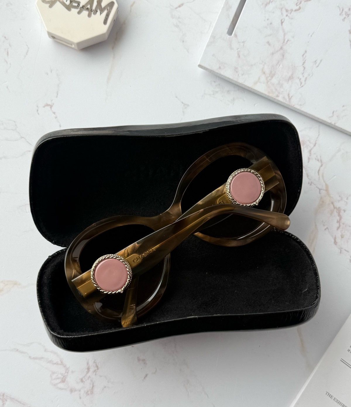 Chanel Chanel vintage sunglasses 5193-B Limited Collection Bouton Size ONE SIZE - 18 Thumbnail