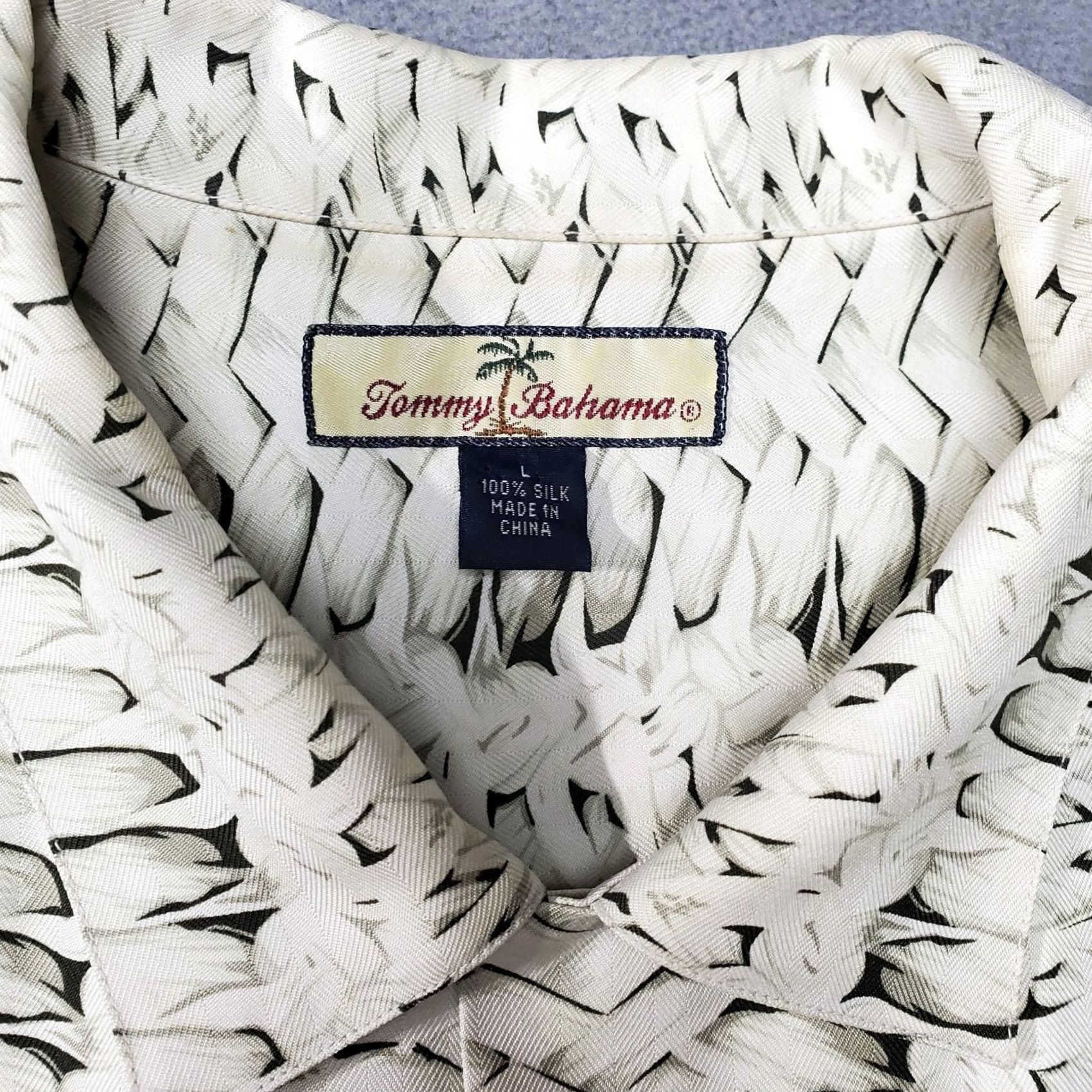 Tommy Bahama Tommy Bahama Shirt Mens Large Ivory White Floral Silk Hawaiian Pineapple Print Short Sleeve Button Up Aloha Beach Vacation Camp Tropical Size US L / EU 52-54 / 3 - 3 Thumbnail