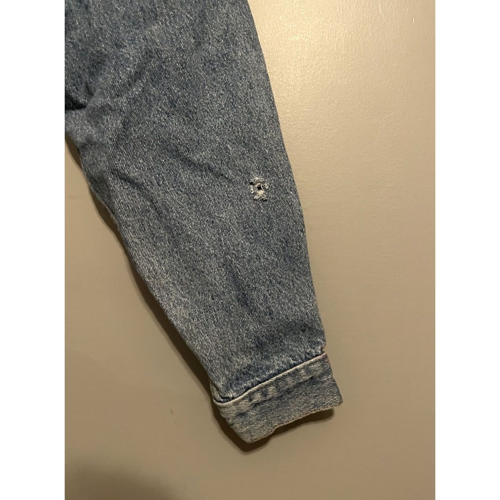 Levi's VINTAGE Levi's Trucker Jacket Mens S Wash Denim Cotton 90s 70507-4890 Left Sleeve Hole Staining | Levi's | Jacket Size US S / EU 44-46 / 1 - 7 Thumbnail