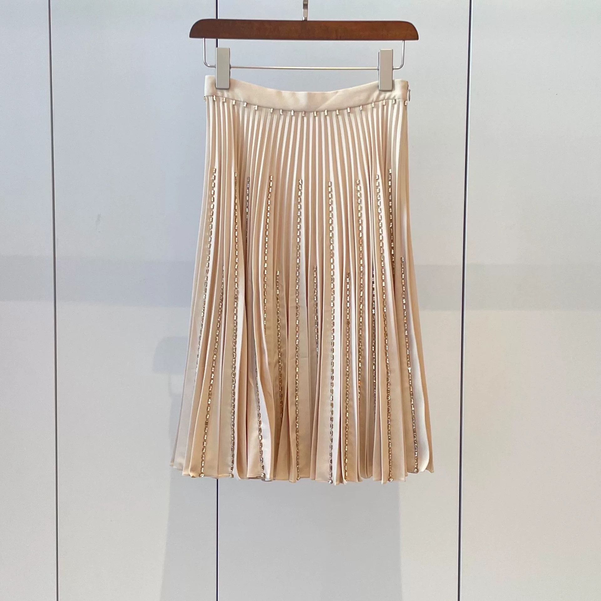 Burberry Burberry Beige Pleated Crystal Mid-Length Skirt Size US 36 / EU 52 - 1 Thumbnail