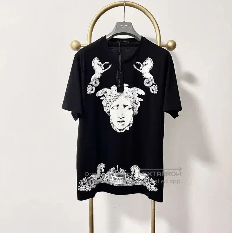 Versace Versace Black Graphic Cotton T-shirt for Men . Size US M / EU 48-50 / 2 - 1 Thumbnail