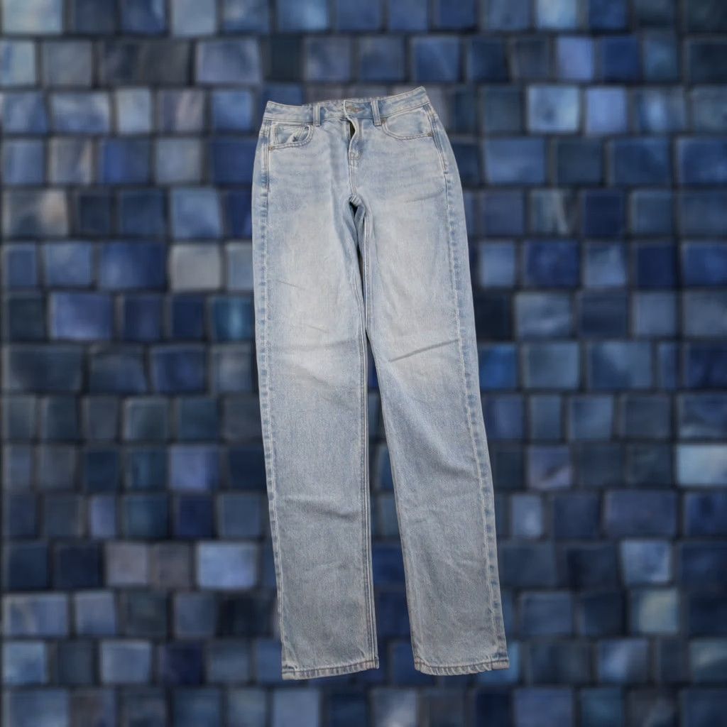 American Eagle Outfitters American Eagle Strigid High Rise Light Wash Blue Denim Mom Jeans Size 00 Stretch Size 24" / US 00 / IT 34 - 1 Thumbnail
