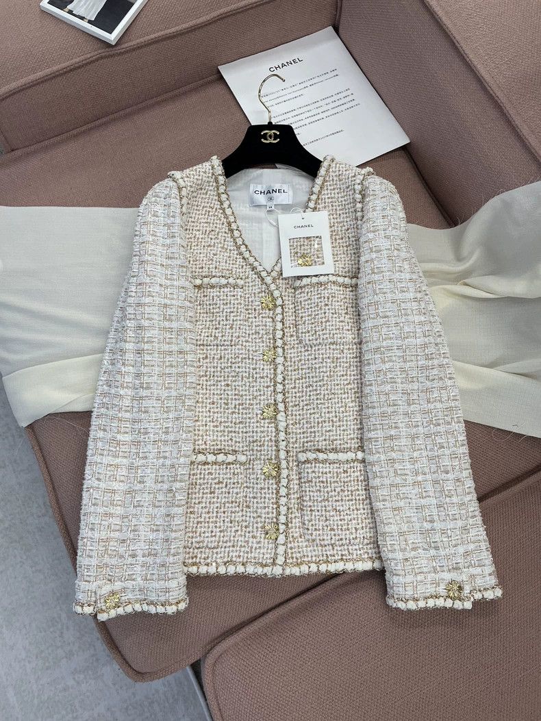 Chanel Chanel 26C gold thread stitching tweed four-pocket jacket Size XS / US 0-2 / IT 36-38 - 1 Thumbnail