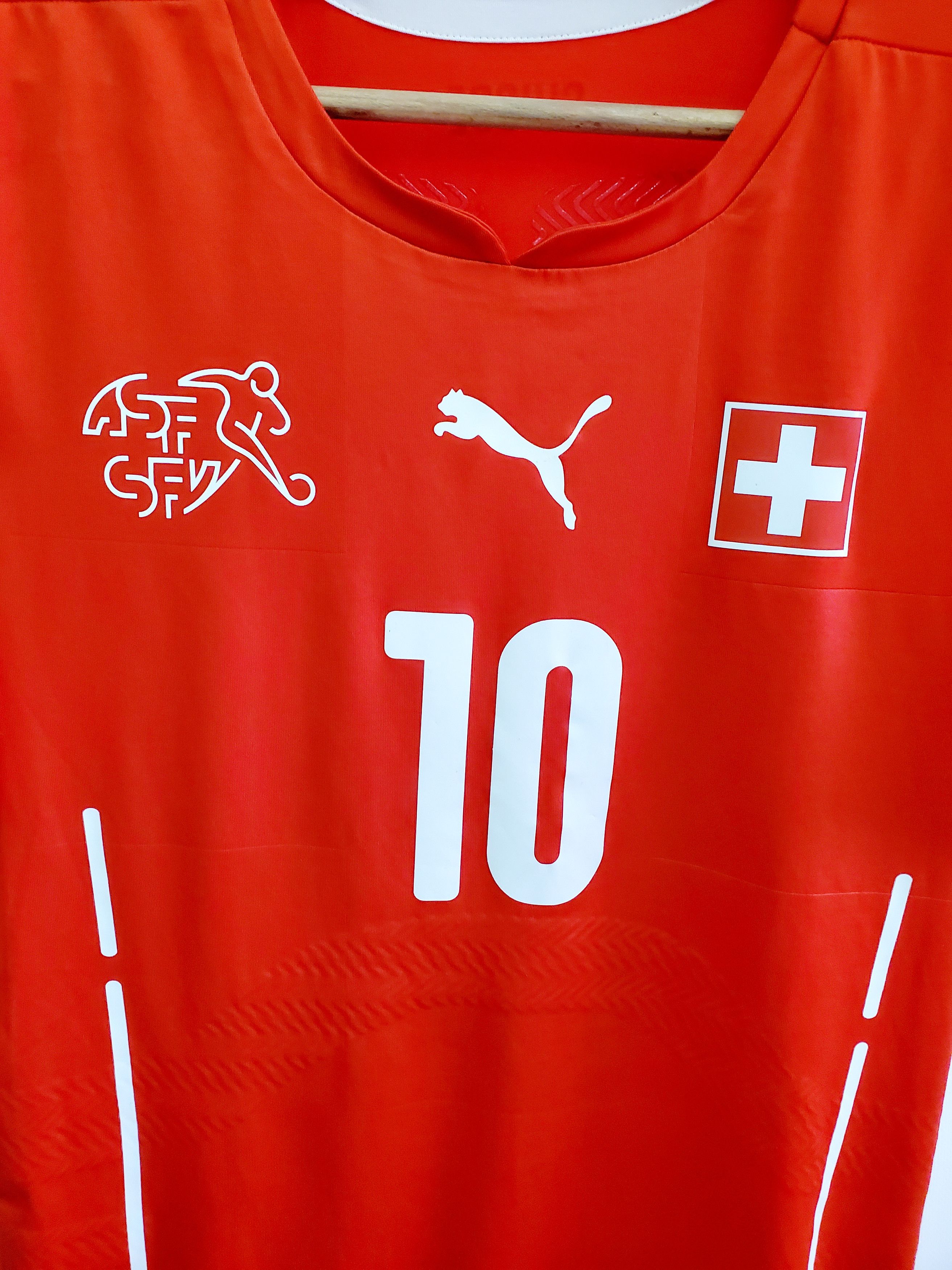 Puma SWITZERLAND PUMA HOME Player issue #10 jersey size L Size L / US 10 / IT 46 - 4 Thumbnail