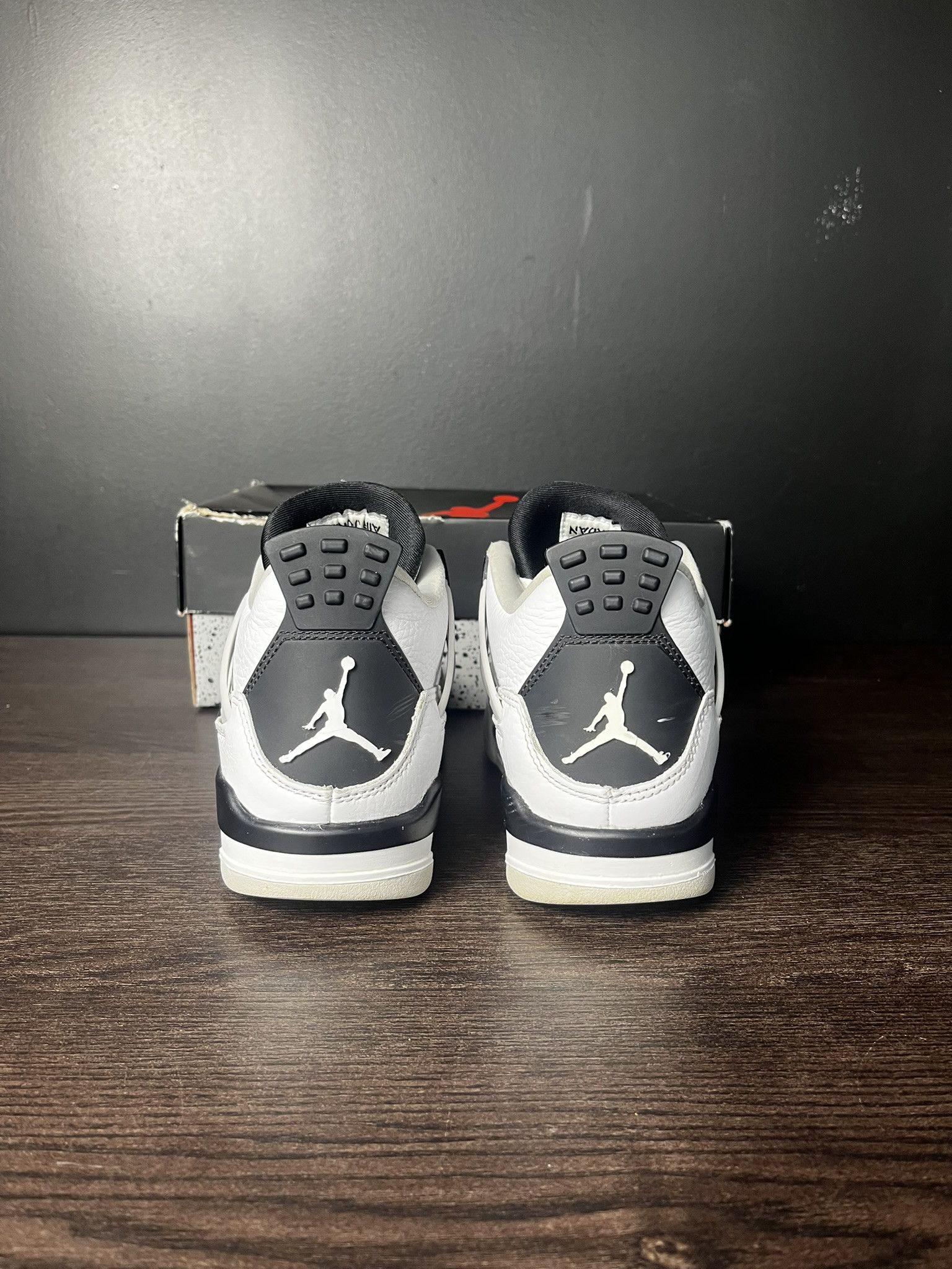 Jordan Brand Air Jordan 4 Retro "Military Black" (GS) **PRE-OWNED** Size US 6.5 / EU 39-40 - 3 Thumbnail