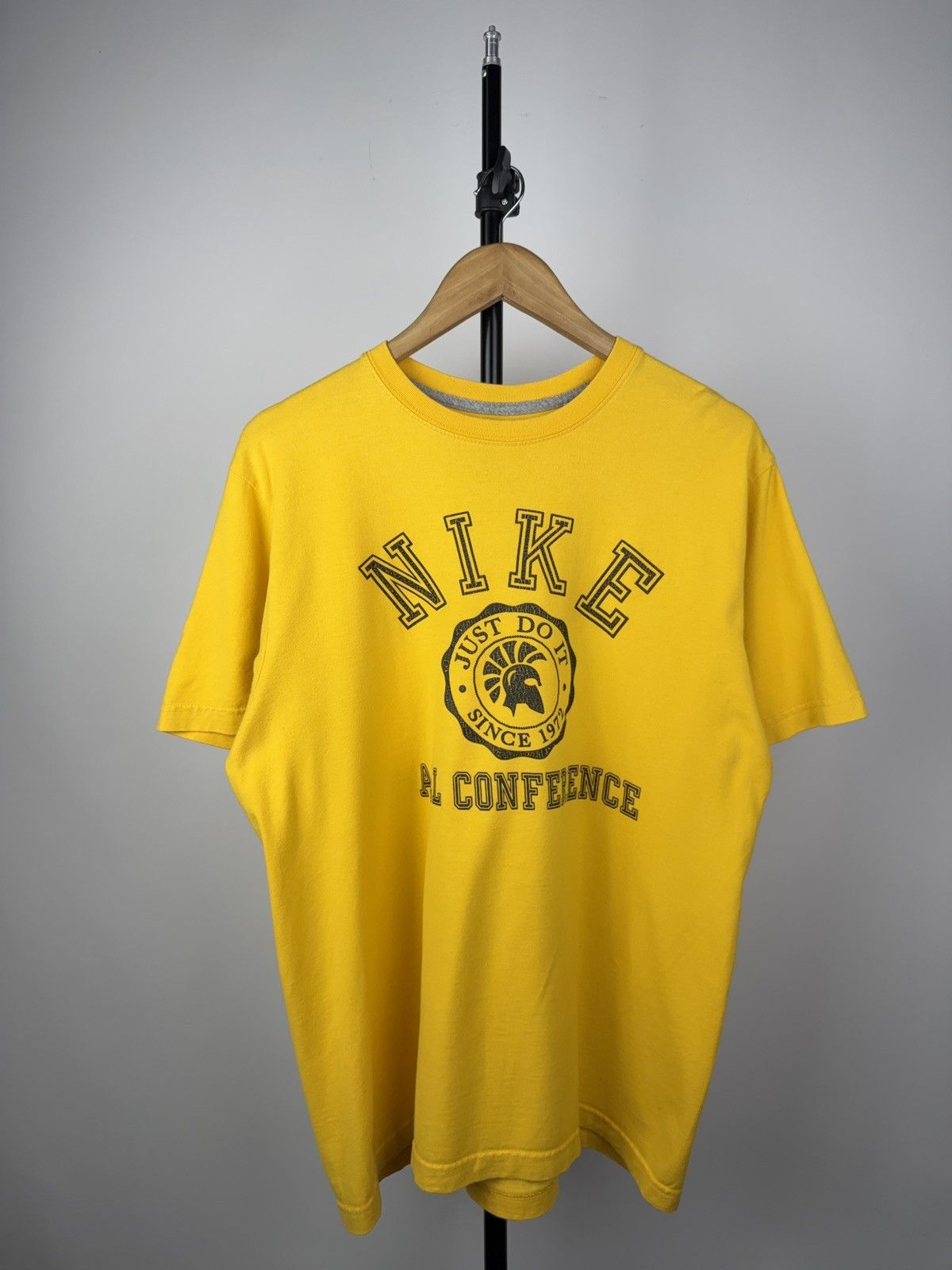 Nike × Vintage 00s Nike Yellow College Tee “Just Do It” Spartan Graphic L Size US L / EU 52-54 / 3 - 1 Thumbnail