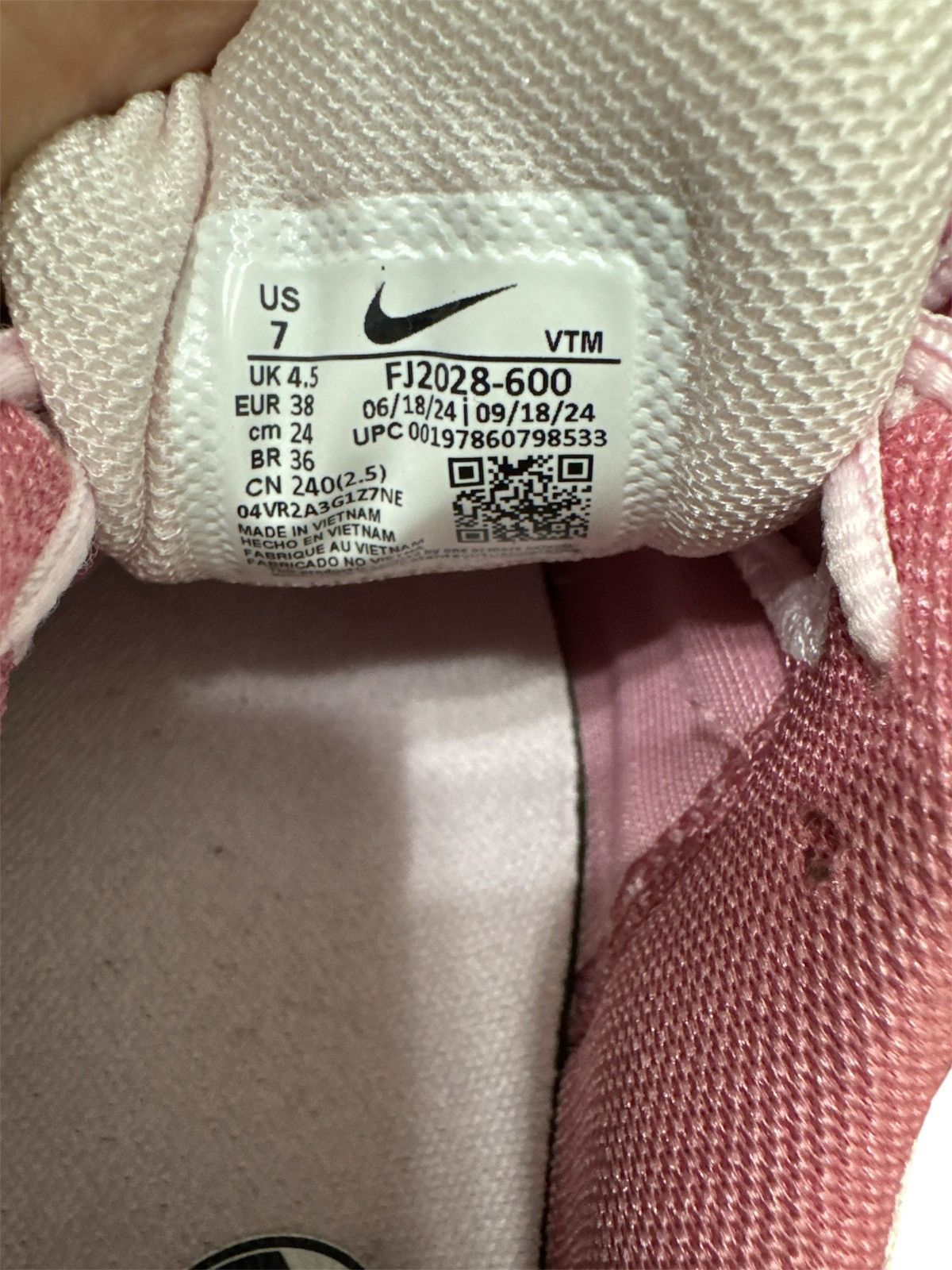 Nike Nike Zoom Vomero 5 Size US 7 / IT 37 - 3 Thumbnail