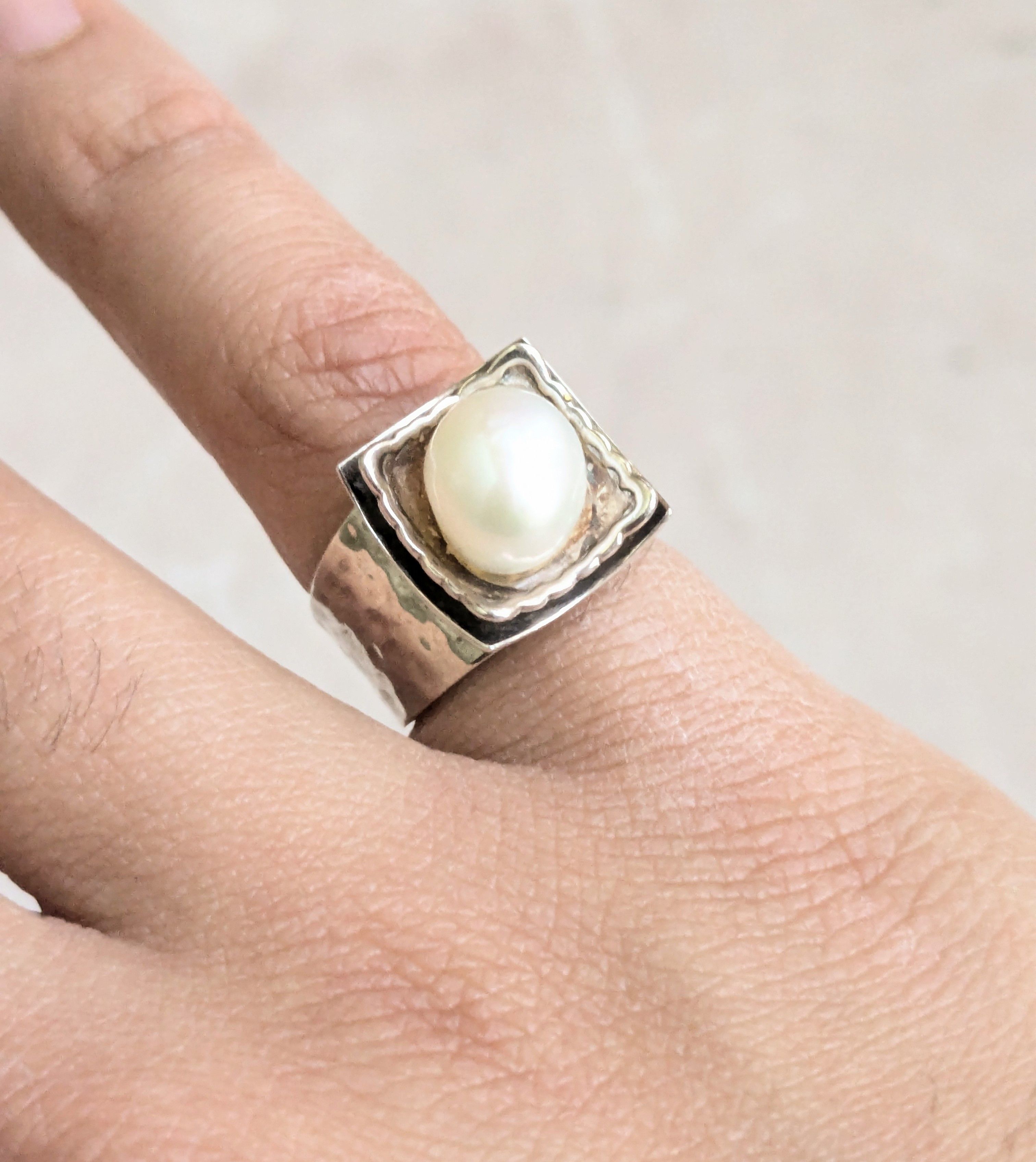 Sterling Silver Silpada Sterling Silver Ring Pearl 6.5 Hammered Size ONE SIZE - 11 Thumbnail