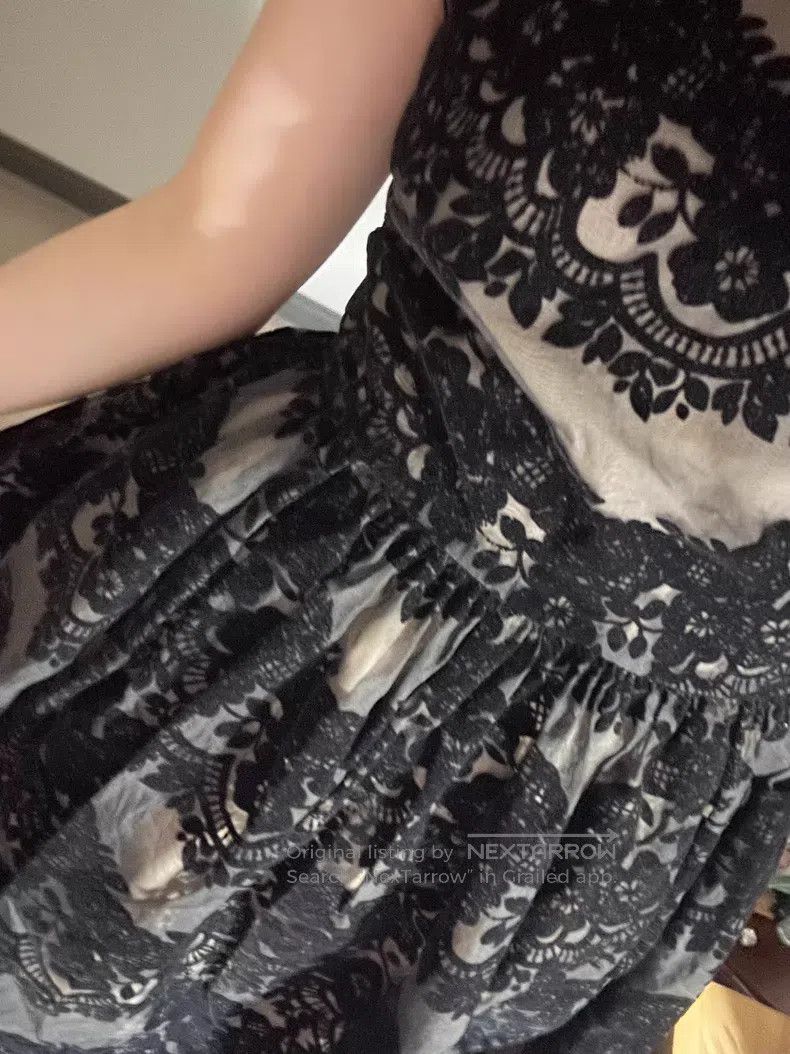 Valentino Valentino Black lace bud dress Size M / US 6-8 / IT 42-44 - 3 Thumbnail