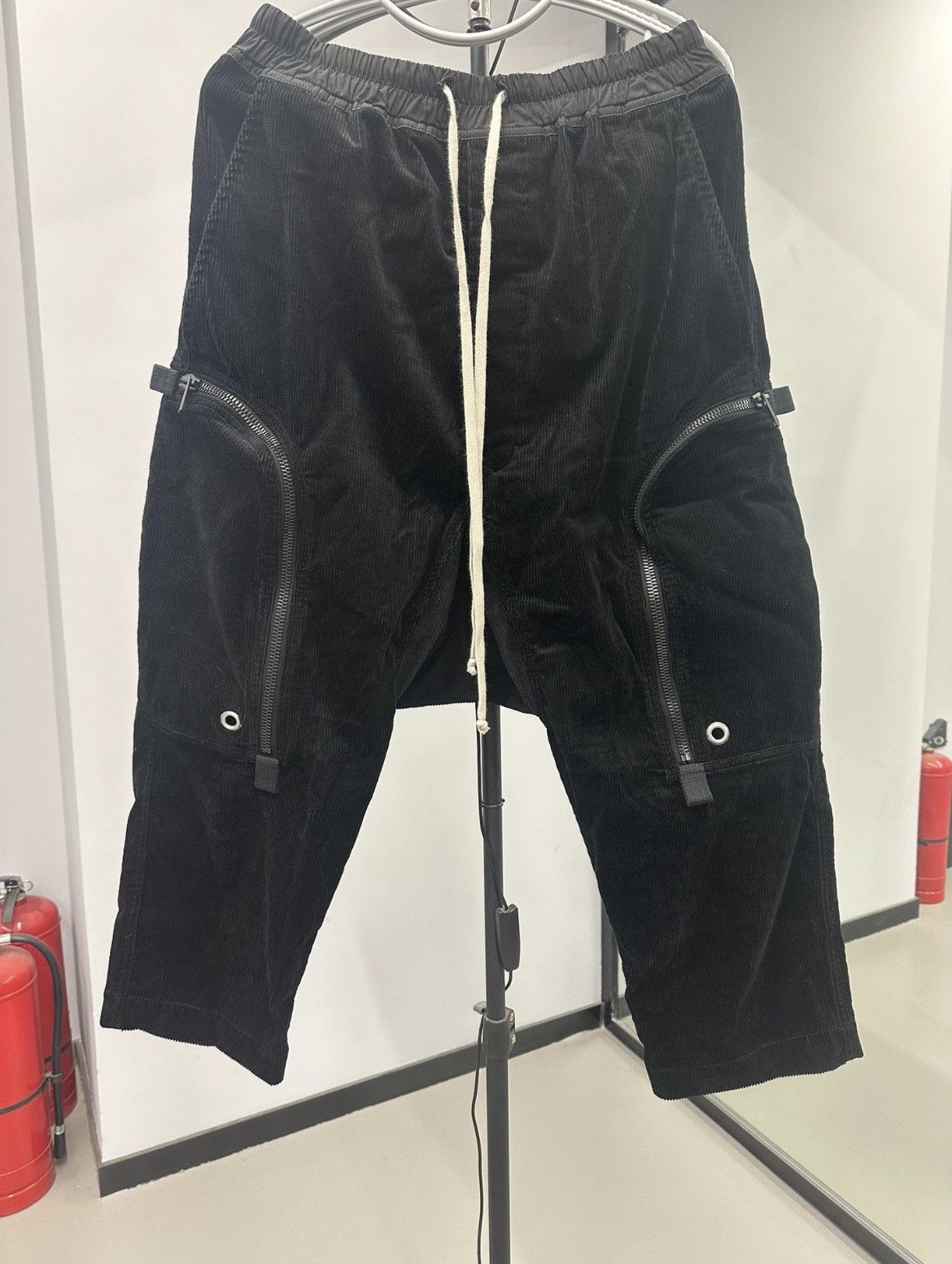 image of Rick Owens Drkshdw Woven Pants Bauhaus Cropped in Black, Men's (Size 32)
