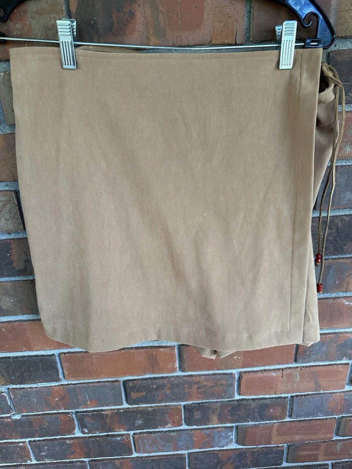Designer Chic Tan Mini Skirt with Tie Detail Size 36" / US 14 / IT 50 - 7 Thumbnail