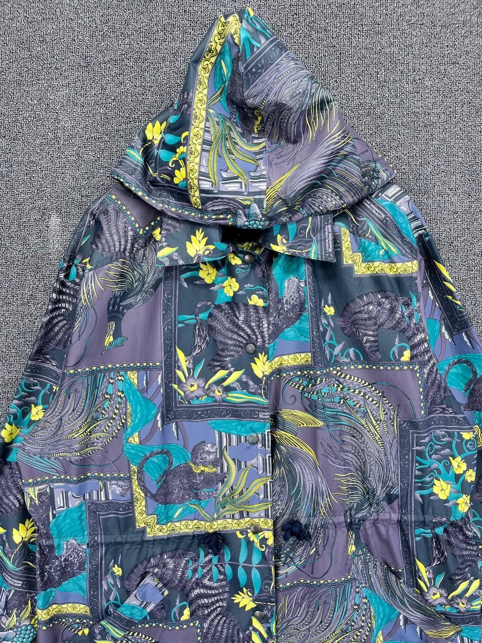 Salvatore Ferragamo × Vintage Vintage Salvatore Ferragamo Luxury Design Light Jacket Size US M / EU 48-50 / 2 - 5 Thumbnail
