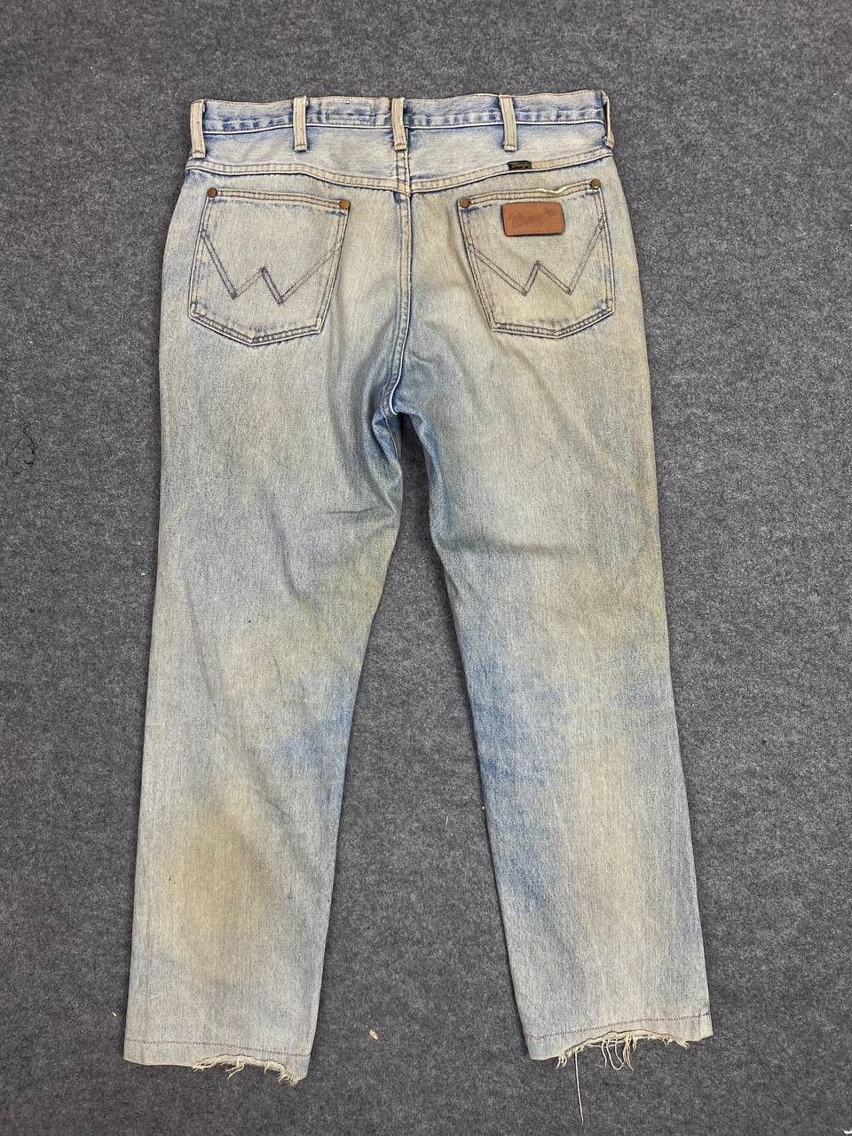 Wrangler vintage wrangler lightwash distressed denim Size US 34 / EU 50 - 2 Thumbnail