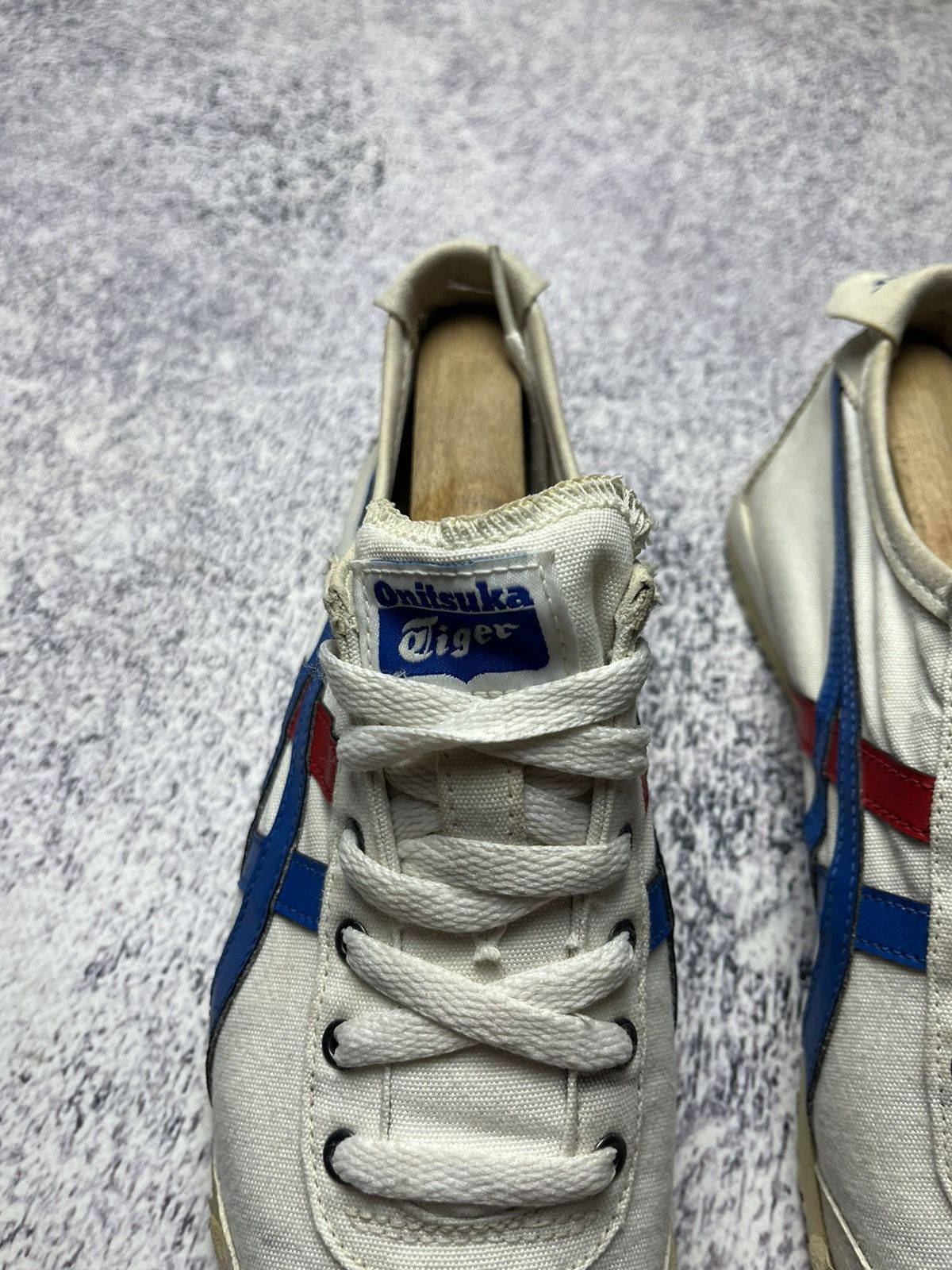 Asics Asics Onitsuka Tiger Mexico 66 Distressed Sneakers 10 Rare Size US 6 / EU 39 - 15 Thumbnail