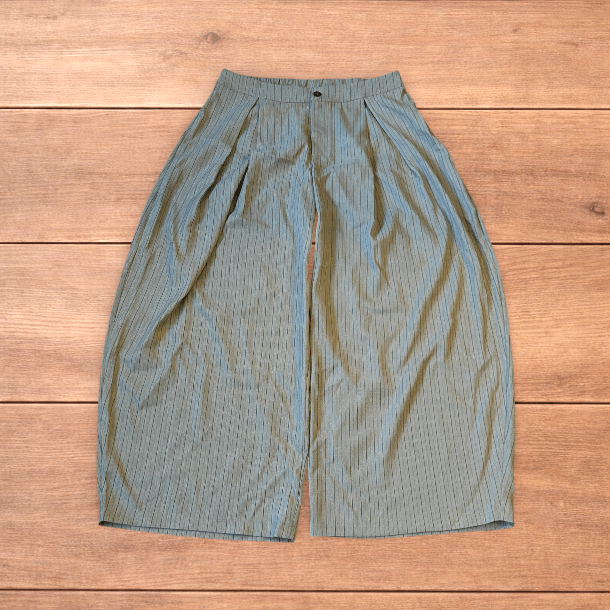 Japanese Brand Vintage style baggy super wide pinstripe trousers in grey. Size US 32 / EU 48 - 1 Thumbnail