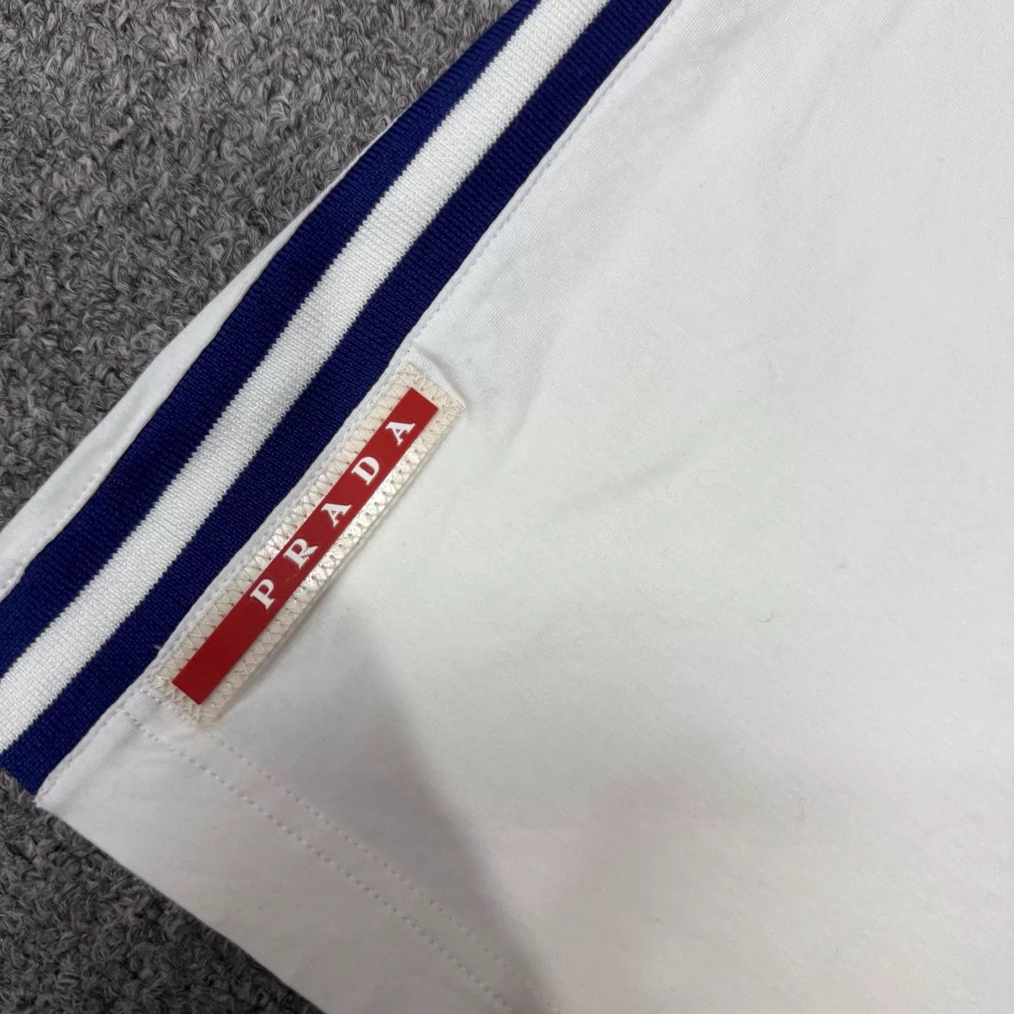 Prada Prada White Hem Logo Short Sleeve Tee L 95New Size L / US 10 / IT 46 - 3 Thumbnail