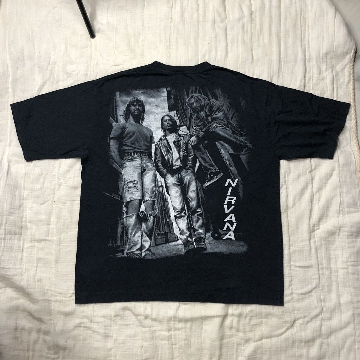 Band Tees Vintage 1999 Nirvana Kurt Cobain Rare ERD GRUNGE T Shirt Size US XL / EU 56 / 4 - 2 Thumbnail