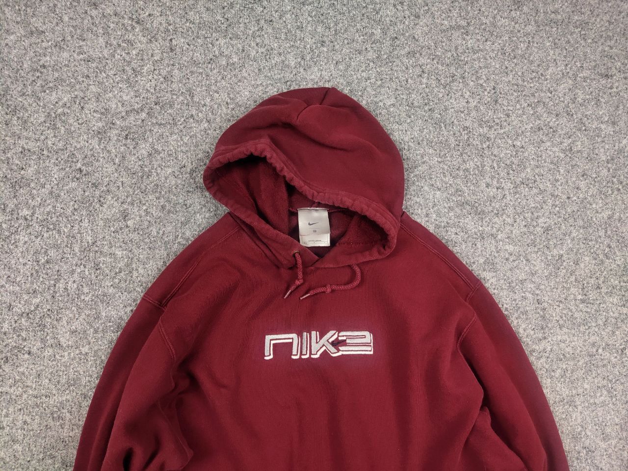Nike Vintage Nike Center Logo Embroidered Y2K Hoodie Oversized Size US S / EU 44-46 / 1 - 4 Thumbnail