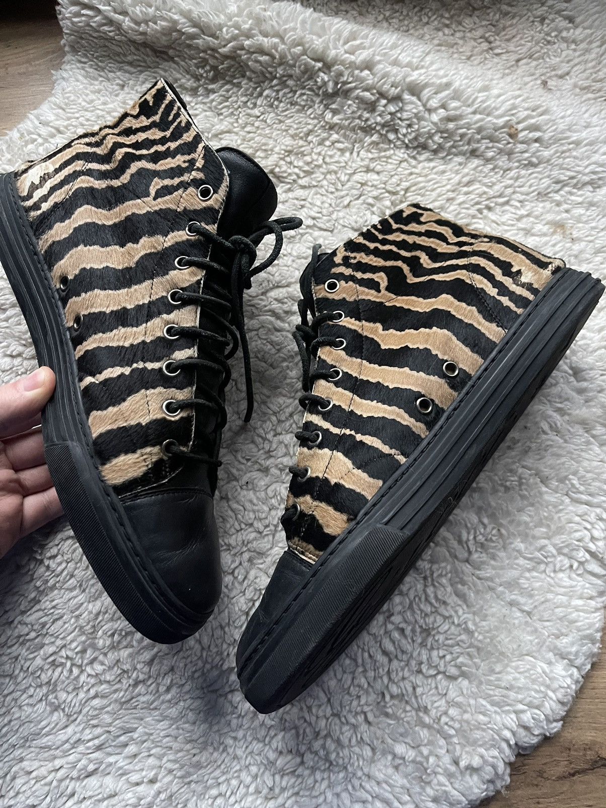 Gucci Gucci pony hair leather tiger print hi top sneakers Size US 9 / EU 42 - 9 Thumbnail
