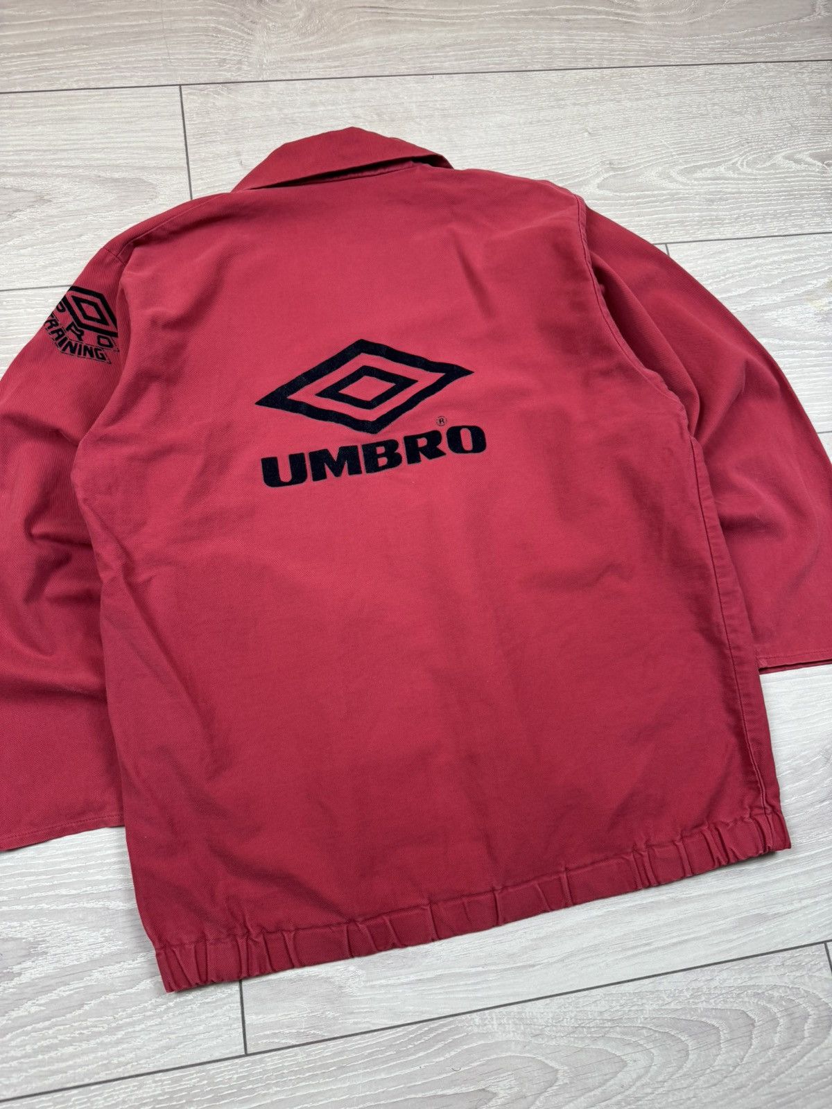 Umbro × Vintage Vintage Umbro ProTraining Sweatshirt Large Red 90s Football Size US M / EU 48-50 / 2 - 4 Thumbnail